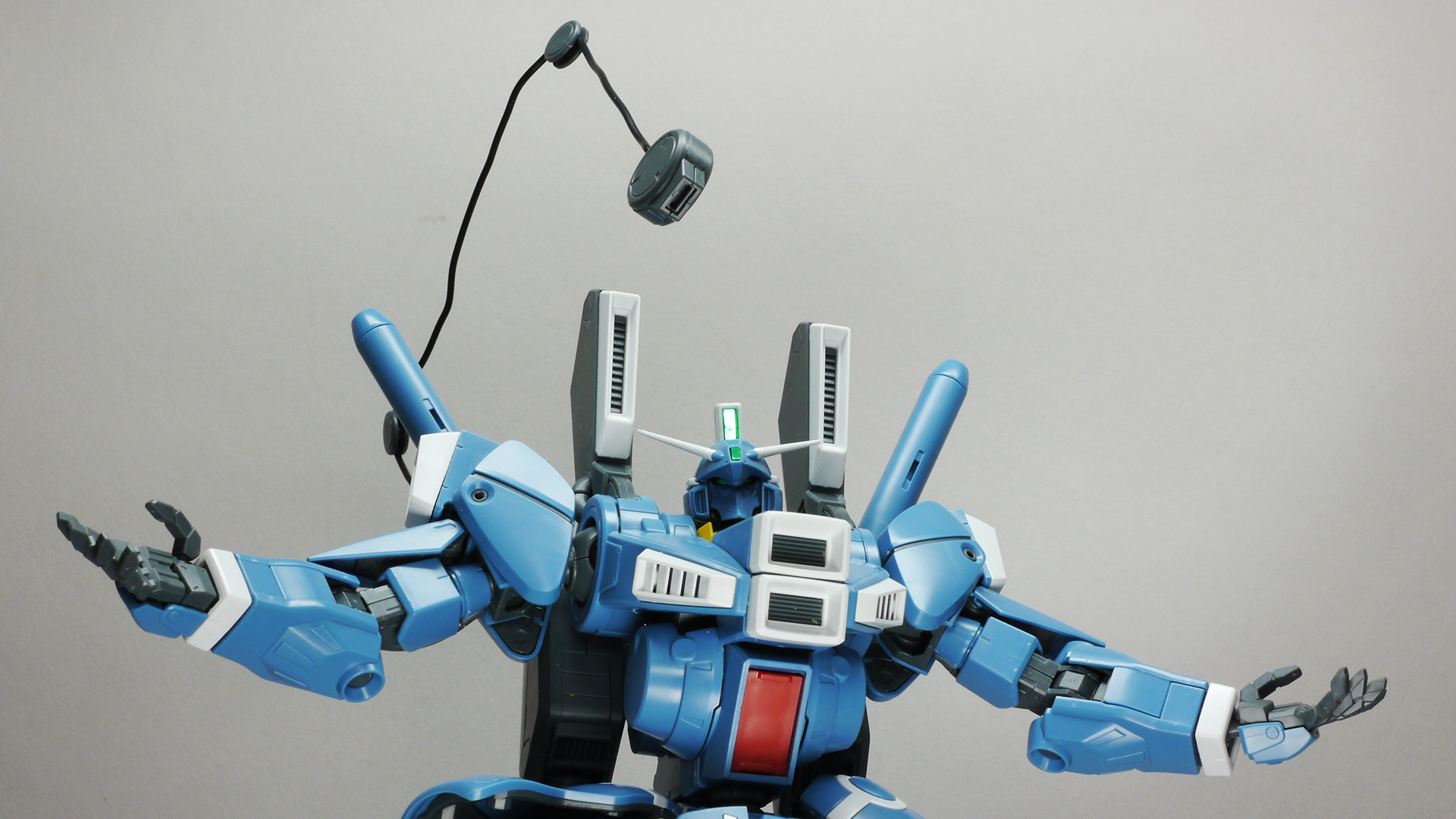 準サイコミュ兵器“インコム”でオールレンジ攻撃が可能