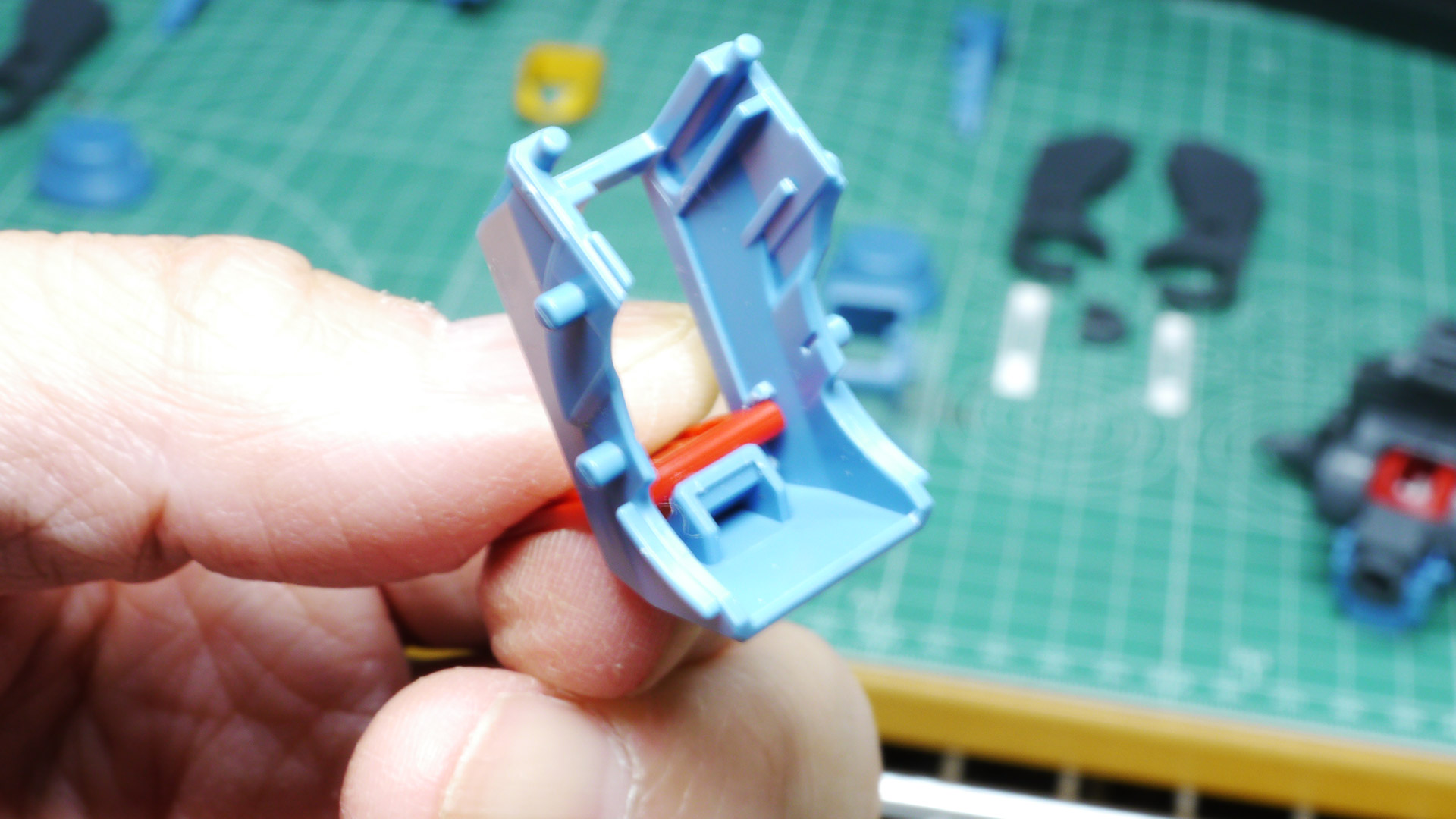 肩のバーニアは回転可動するわけではありませんが、きれいに収まってくれます