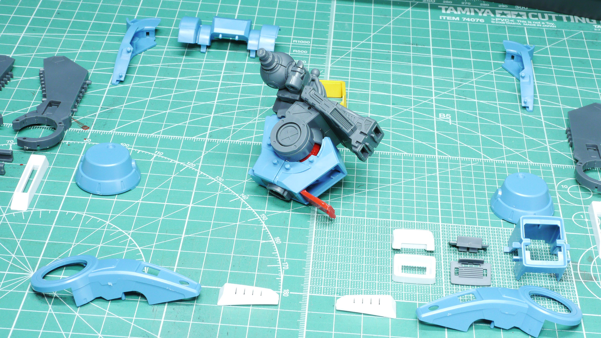 肩のバーニアは回転可動するわけではありませんが、きれいに収まってくれます