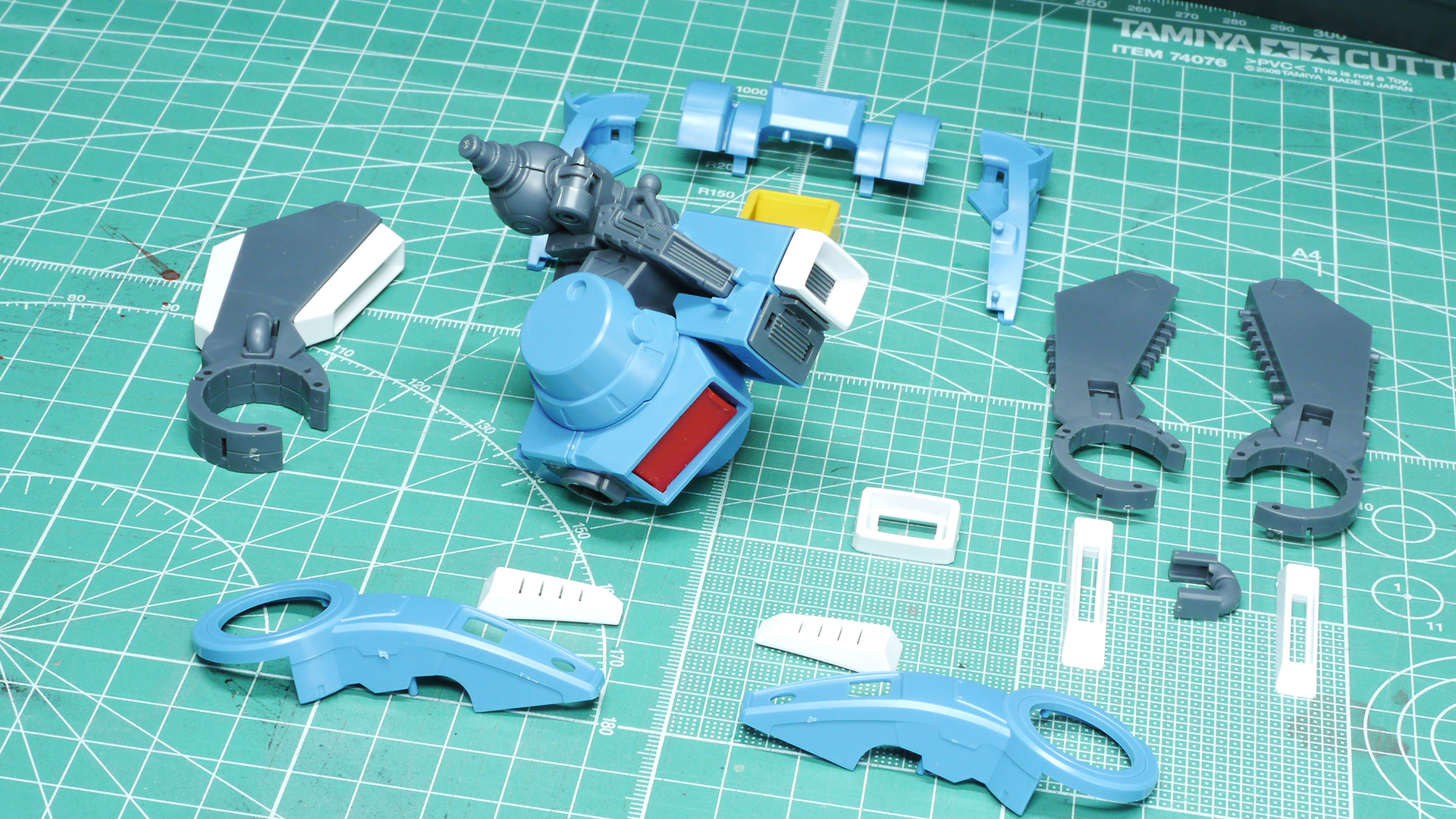 肩のバーニアは回転可動するわけではありませんが、きれいに収まってくれます