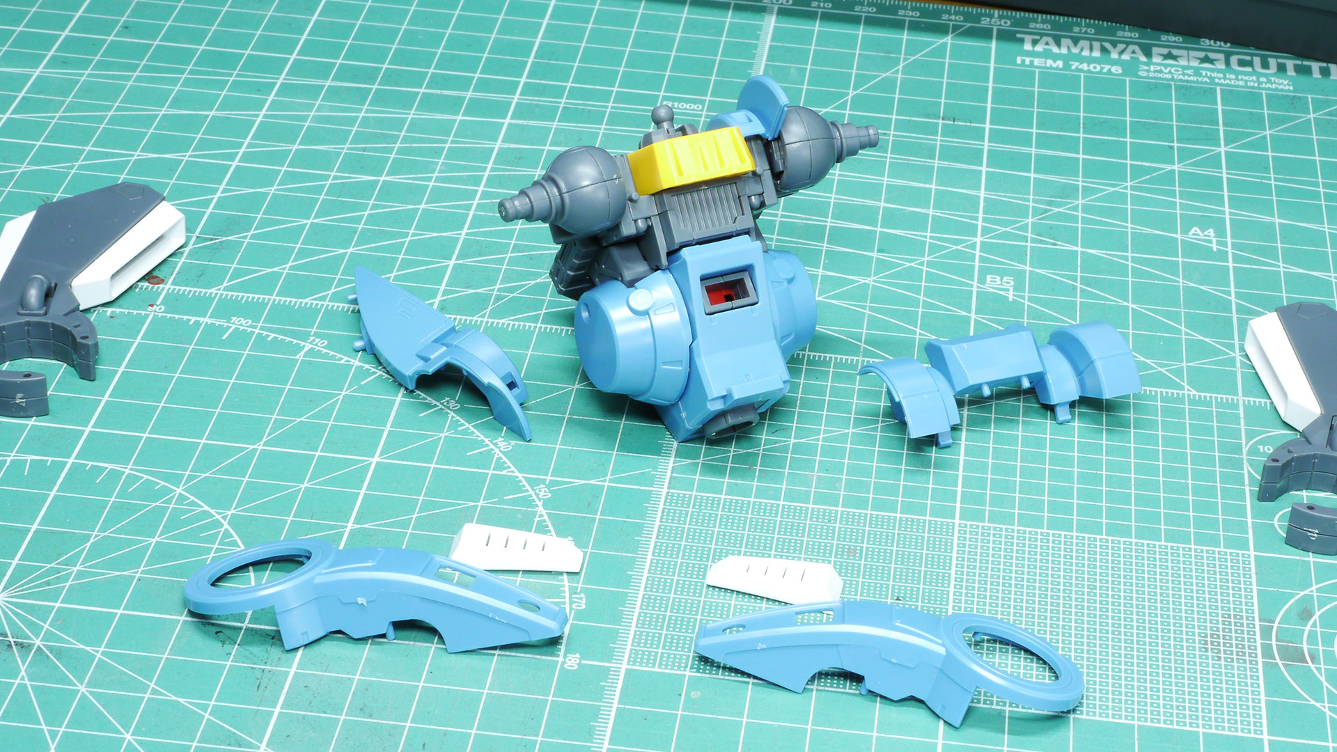 肩のバーニアは回転可動するわけではありませんが、きれいに収まってくれます