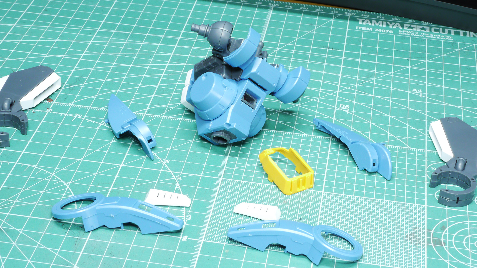 肩のバーニアは回転可動するわけではありませんが、きれいに収まってくれます