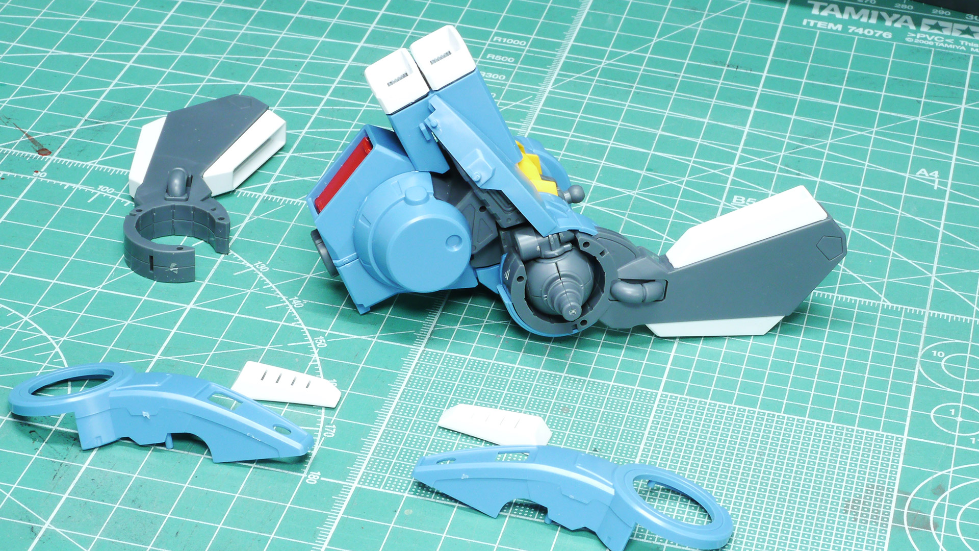 肩のバーニアは回転可動するわけではありませんが、きれいに収まってくれます