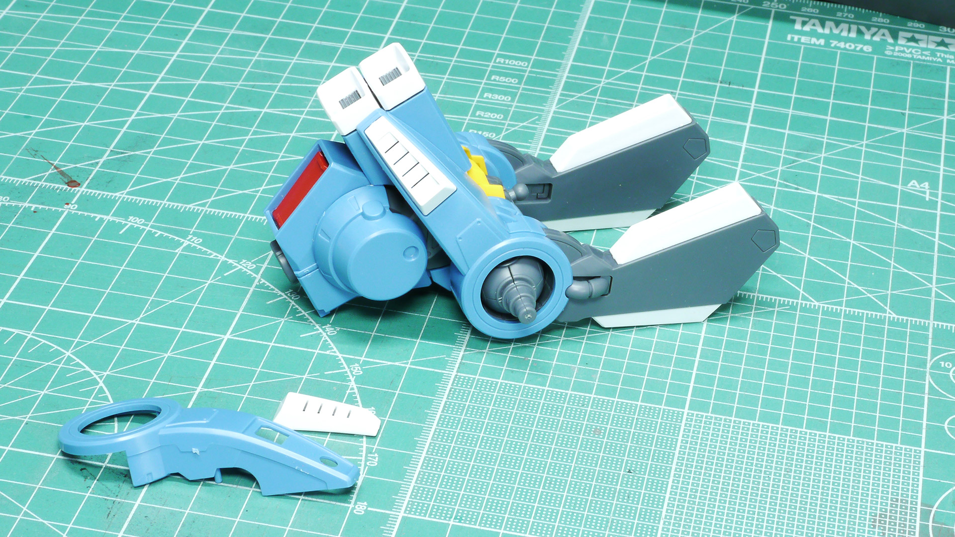 肩のバーニアは回転可動するわけではありませんが、きれいに収まってくれます