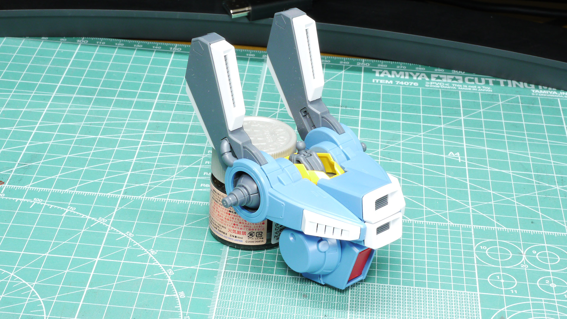 肩のバーニアは回転可動するわけではありませんが、きれいに収まってくれます