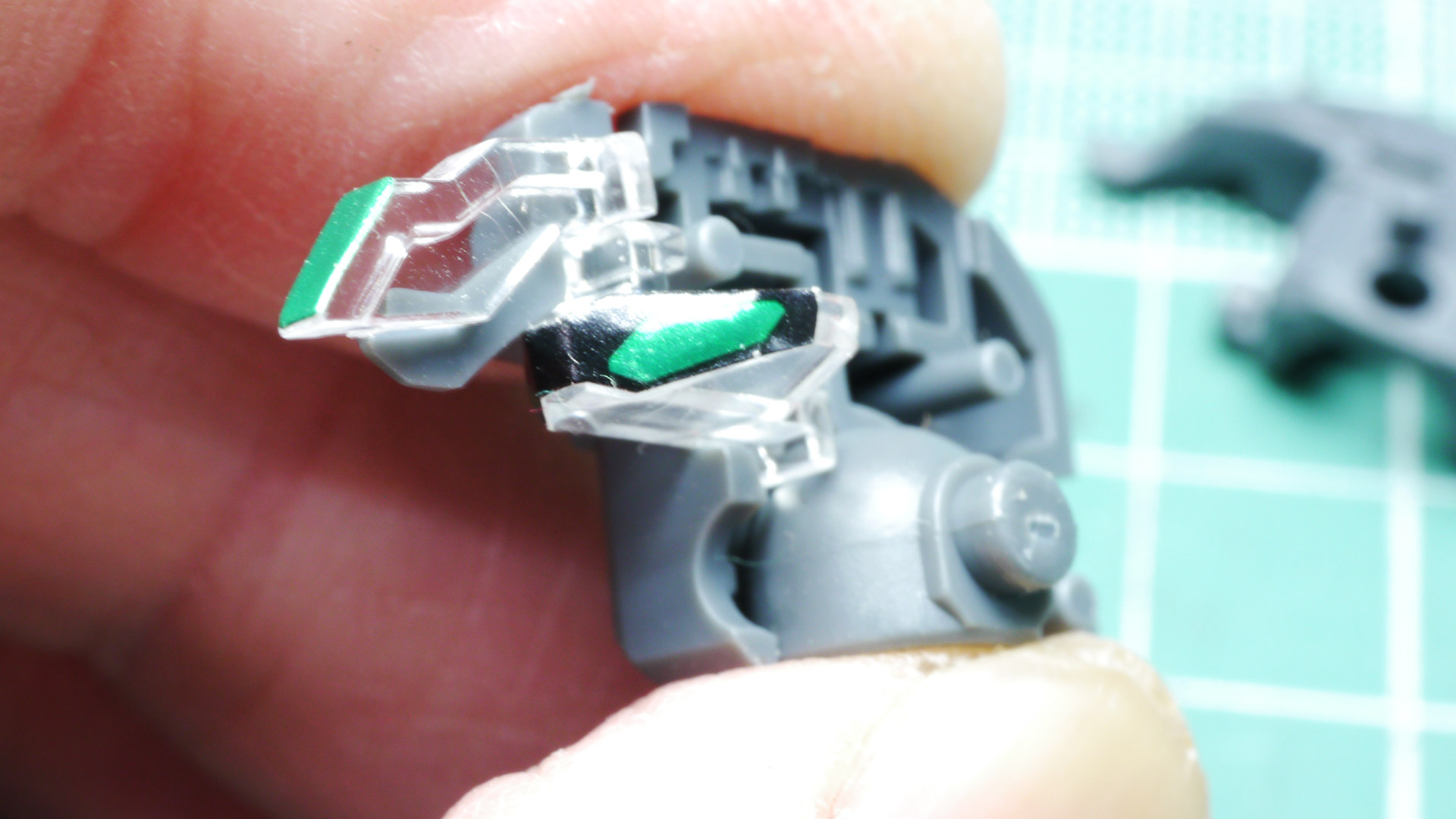 ロッド状になっているアンテナはランナー的にもう一組分あって、折れたとしても交換することもできます。こういった損傷しやすいパーツは複数用意されていると助かりますね