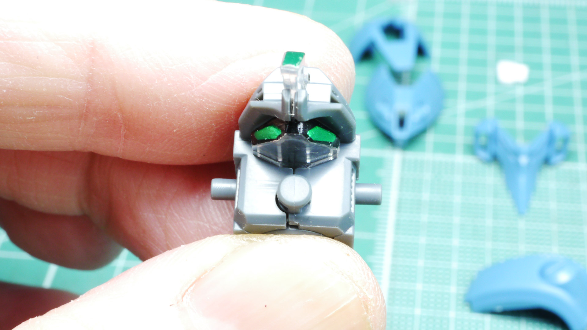 ロッド状になっているアンテナはランナー的にもう一組分あって、折れたとしても交換することもできます。こういった損傷しやすいパーツは複数用意されていると助かりますね