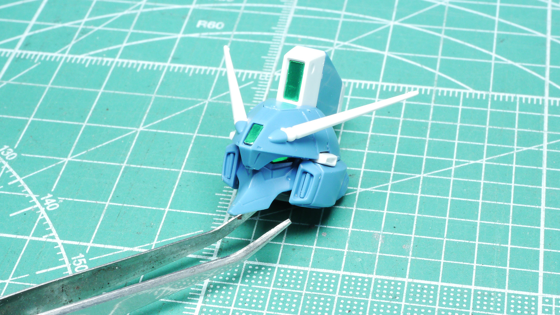 ロッド状になっているアンテナはランナー的にもう一組分あって、折れたとしても交換することもできます。こういった損傷しやすいパーツは複数用意されていると助かりますね