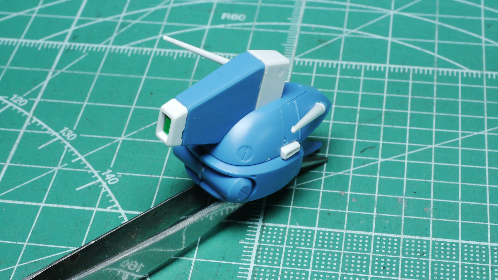 ロッド状になっているアンテナはランナー的にもう一組分あって、折れたとしても交換することもできます。こういった損傷しやすいパーツは複数用意されていると助かりますね