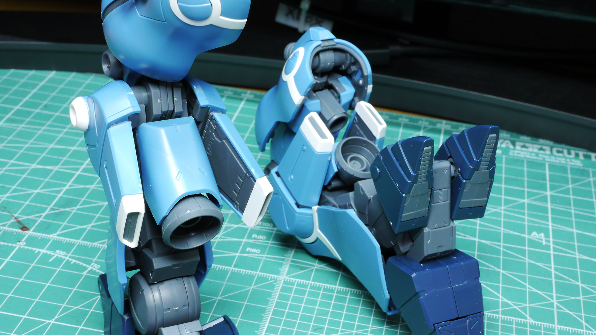 脚部をくみ上げてみました。前述の通りデザイン上あまり深い可動はしませんがそれぞれのパーツが肉感があり、ディテールがはっきりしていて素直にモビルスーツとしてのカッコよさが伝わってきます