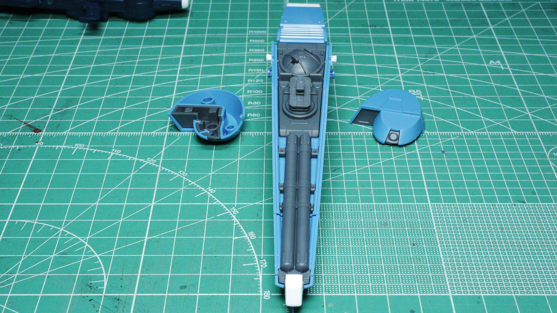 シールドを構成するパーツはそれぞれがそれぞれを支え合う設計のためグラつくこともなくカッチリ組み上がります