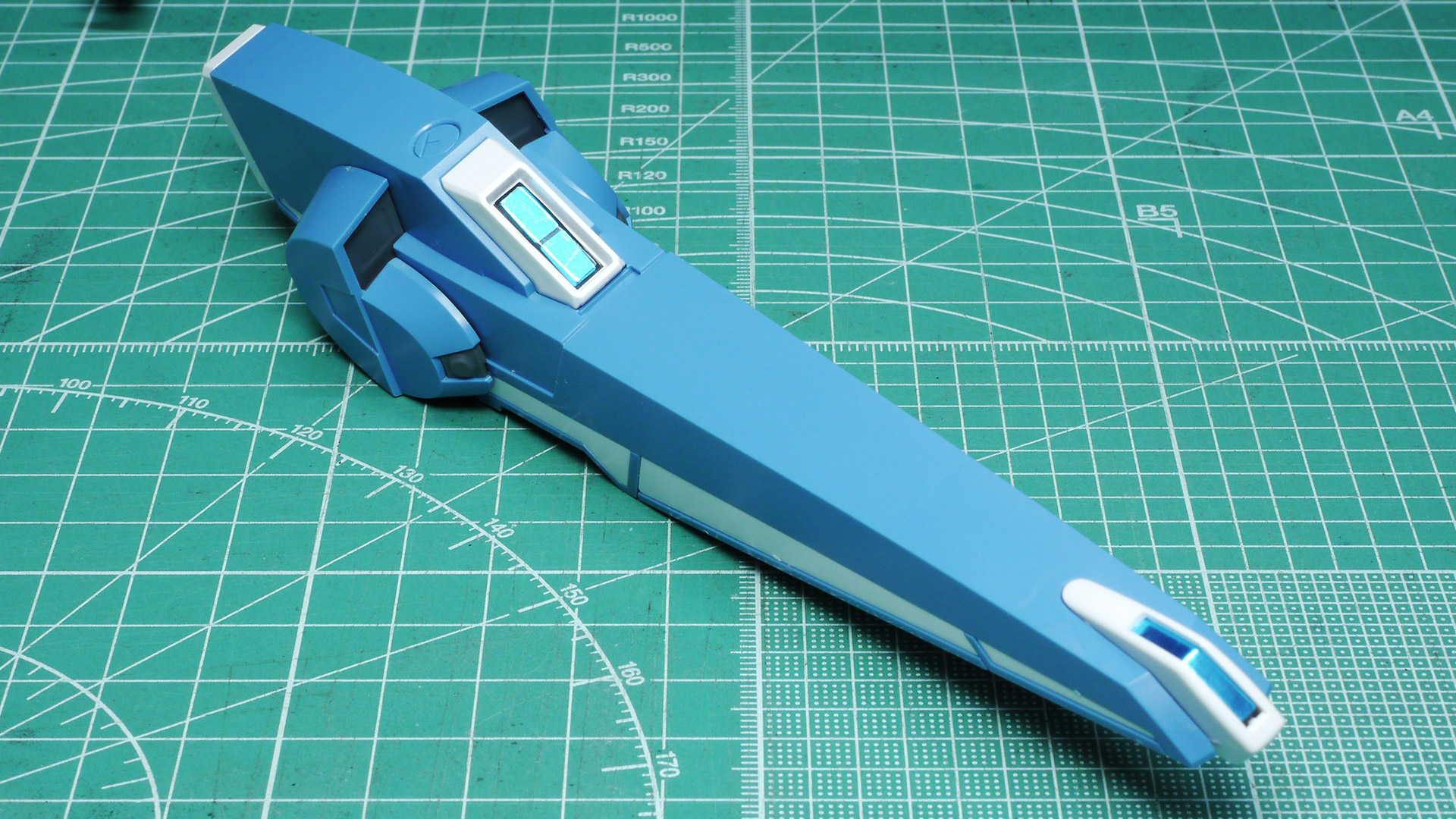 シールドを構成するパーツはそれぞれがそれぞれを支え合う設計のためグラつくこともなくカッチリ組み上がります