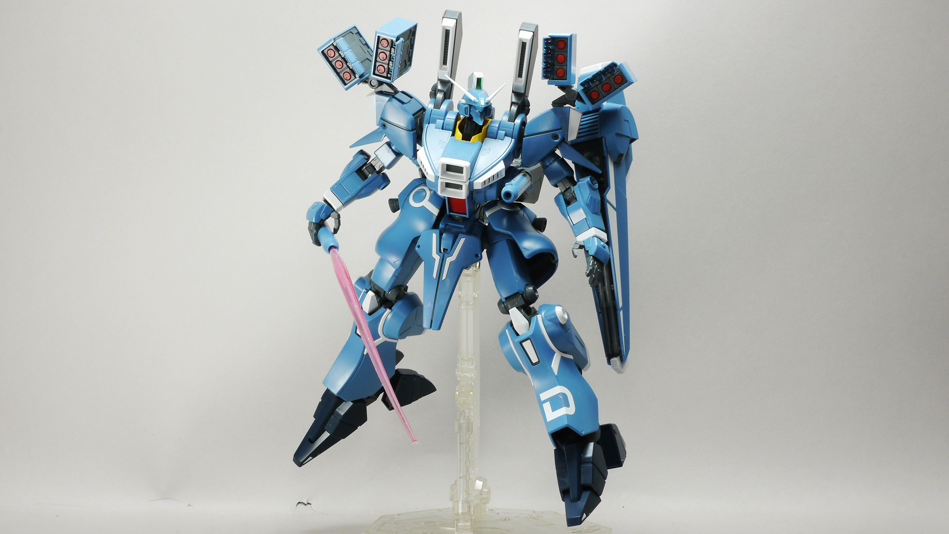 これだけの大型の機体でも各関節の保持力は抜群！