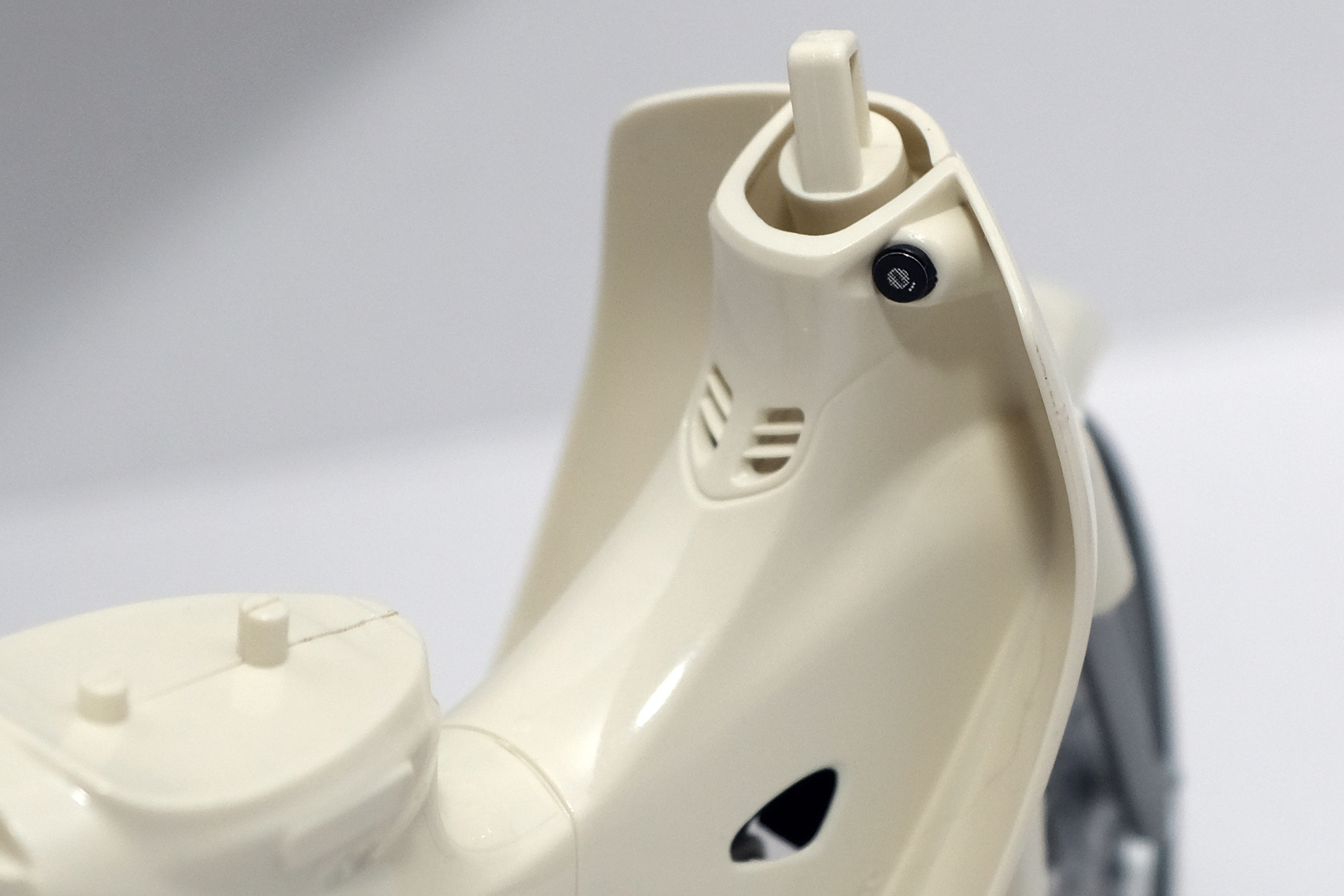 イグニッションキー部のシールも非常に細かい