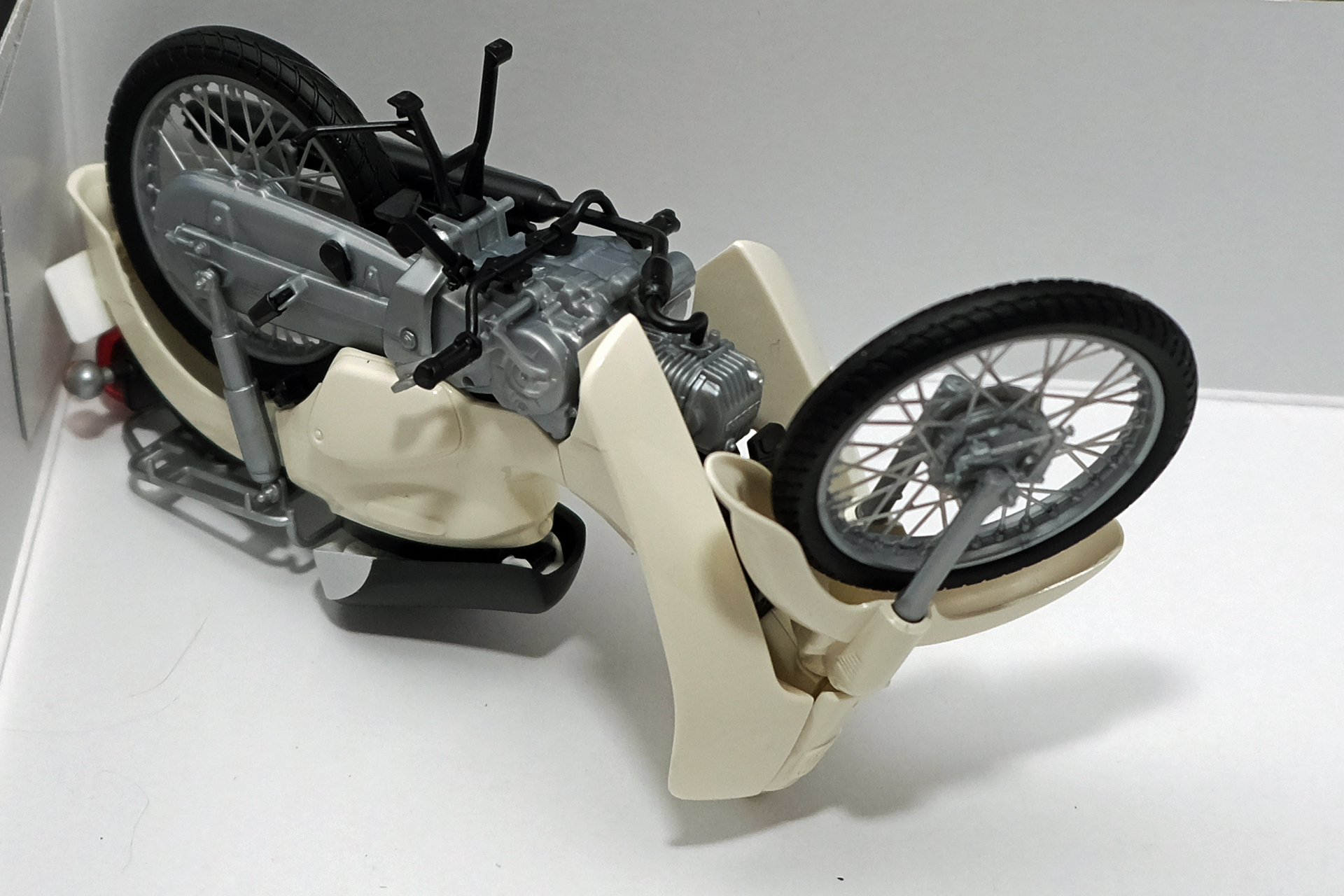 ステップを付けてあとはハンドルのみとなった状態