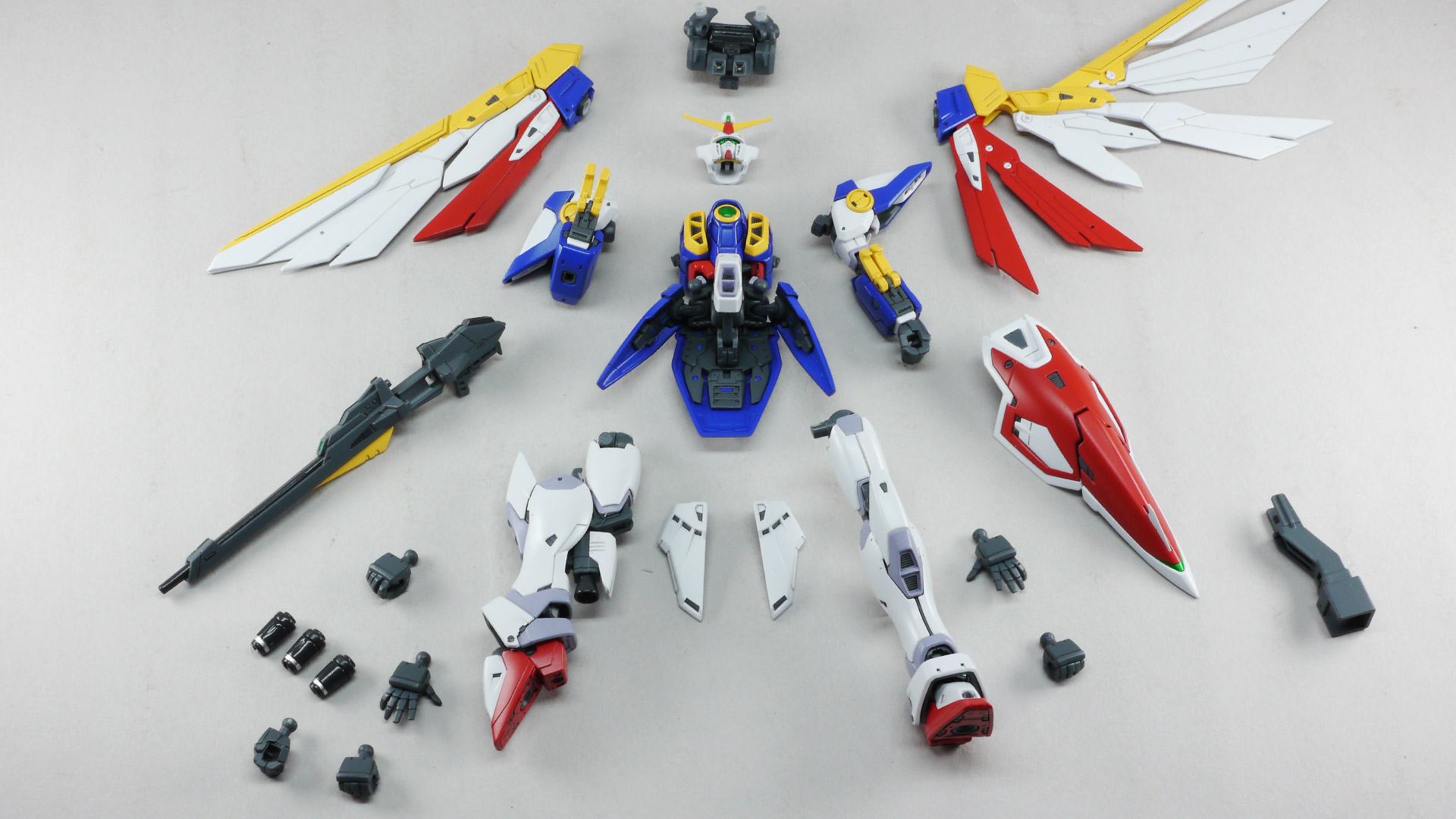 一部は変形後の状態にしています。やはりウイングの多層構造に驚きます