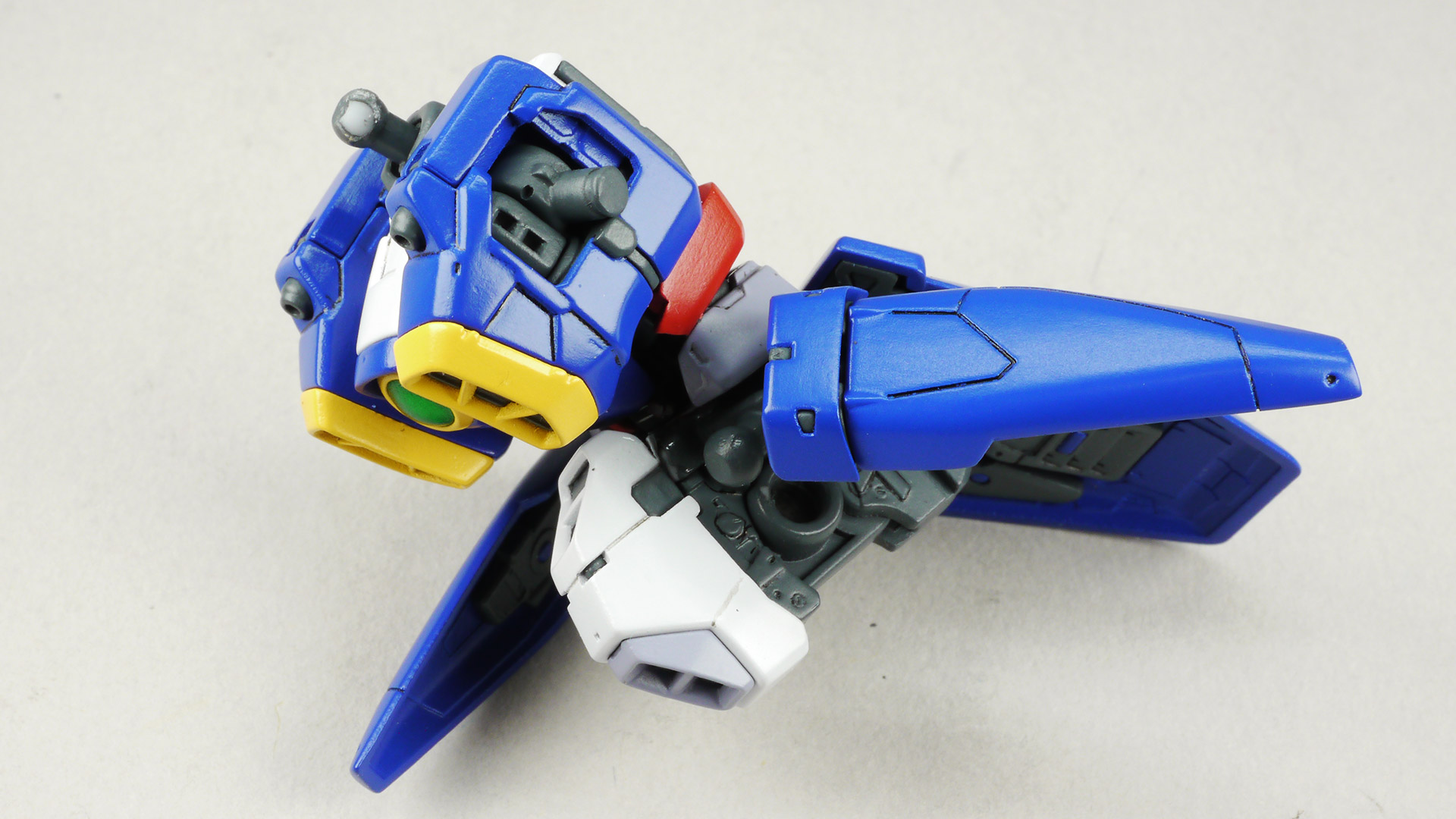 前へスライドさせることもできます