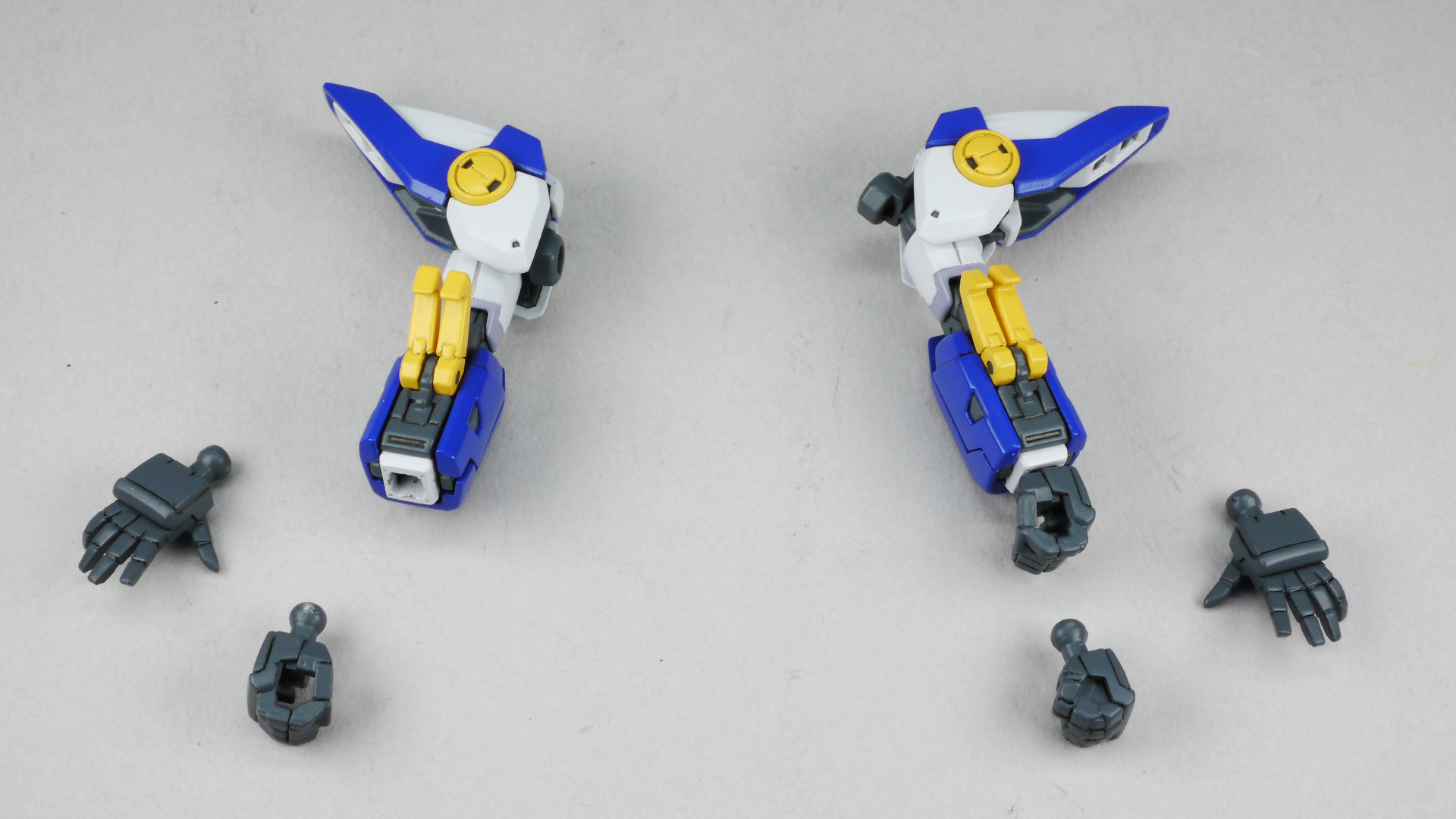 さすがRG！と唸らせてくれる前腕部の変形に驚きます。