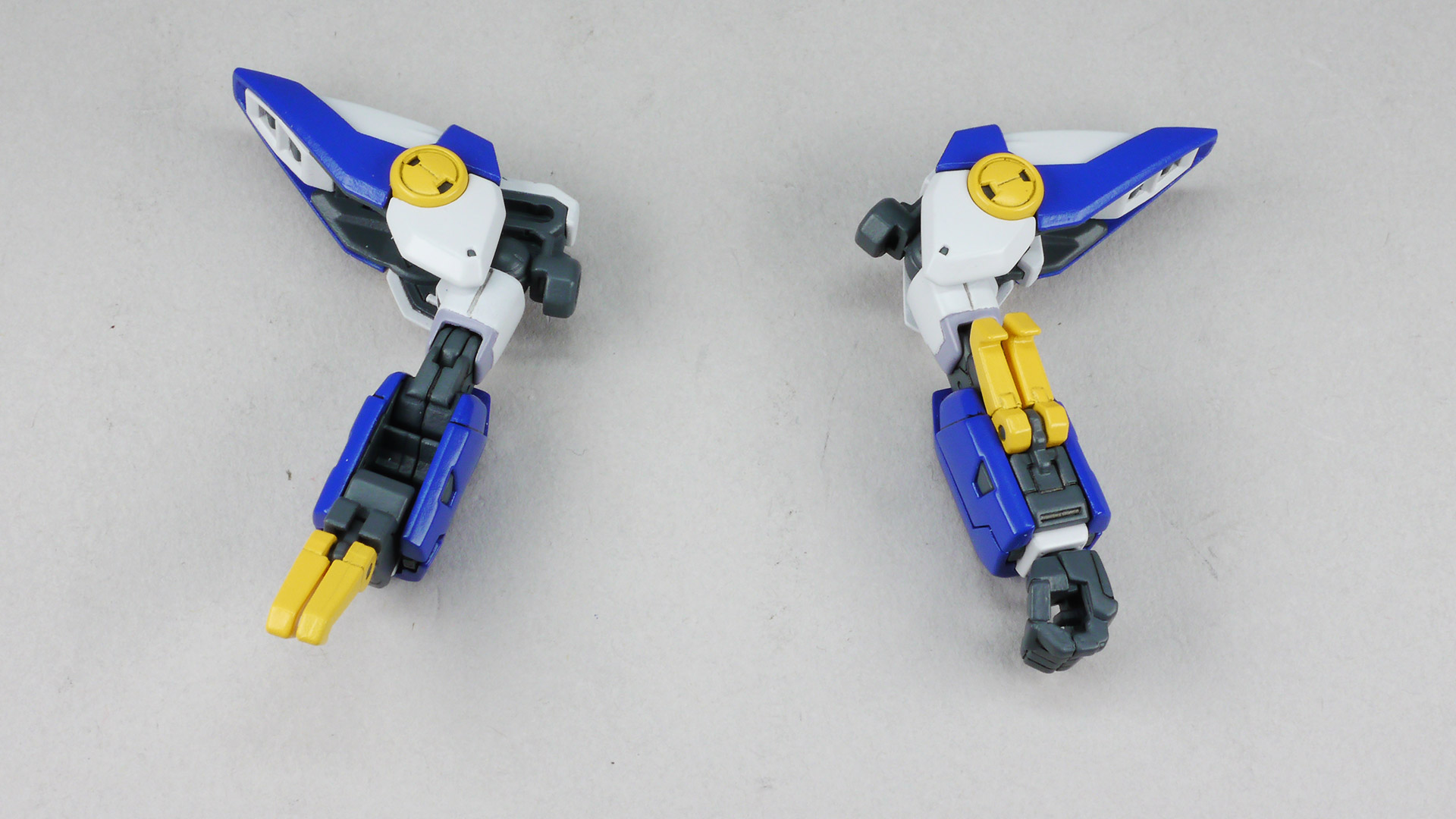 さすがRG！と唸らせてくれる前腕部の変形に驚きます。