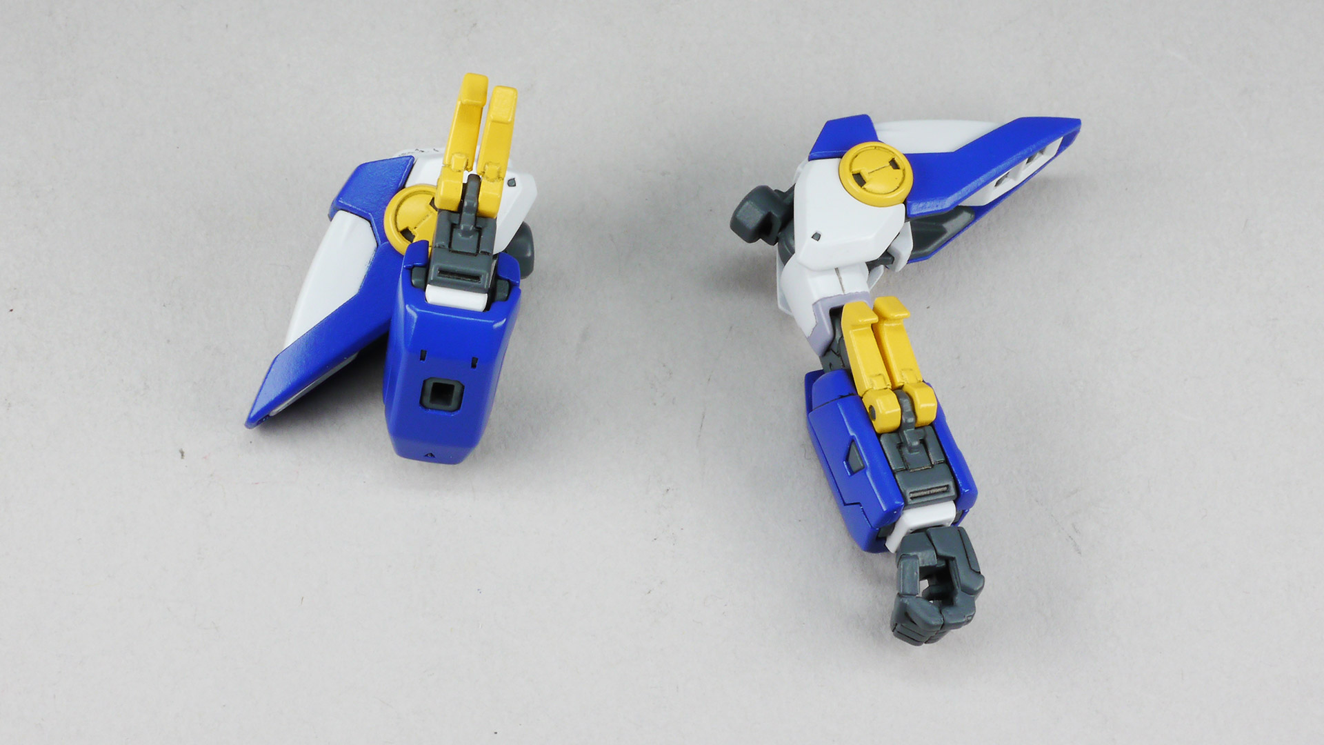 さすがRG！と唸らせてくれる前腕部の変形に驚きます。