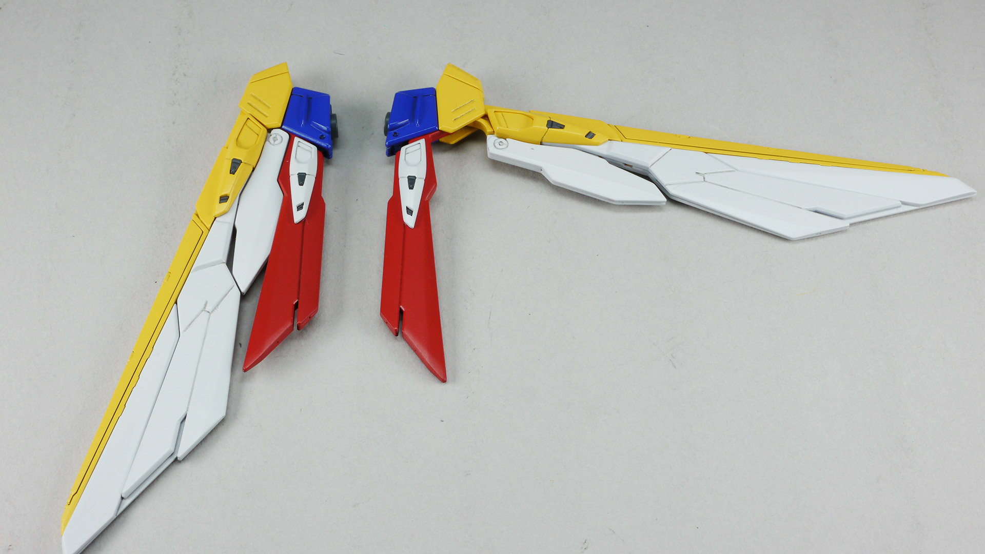 ウイングは最大限開くと水平を越えるまで持ち上がってくれます。さらに基部でも持ち上げられるのでさらに越える状態になります