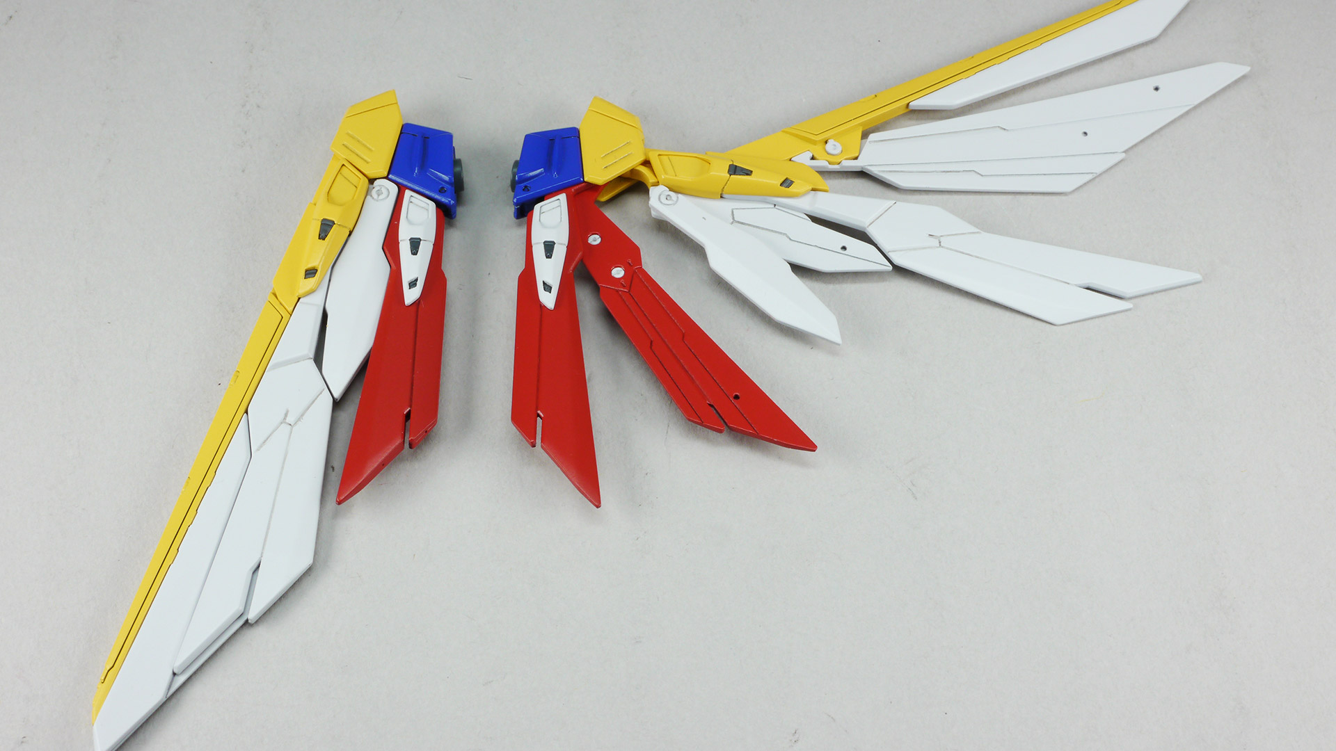 ウイングは最大限開くと水平を越えるまで持ち上がってくれます。さらに基部でも持ち上げられるのでさらに越える状態になります