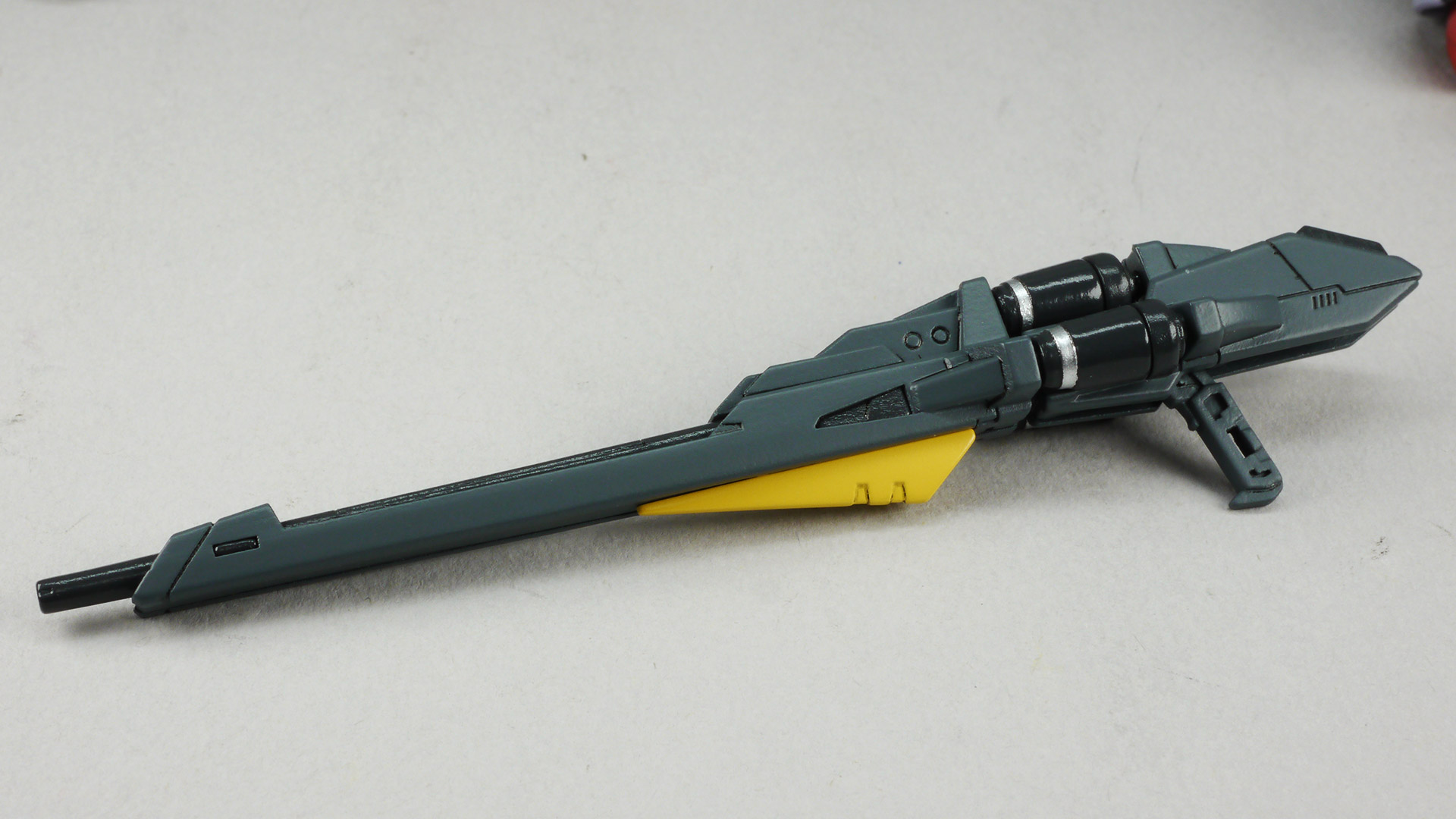 バスターライフル専用の握り手が用意されていますので保持力にも問題ありません