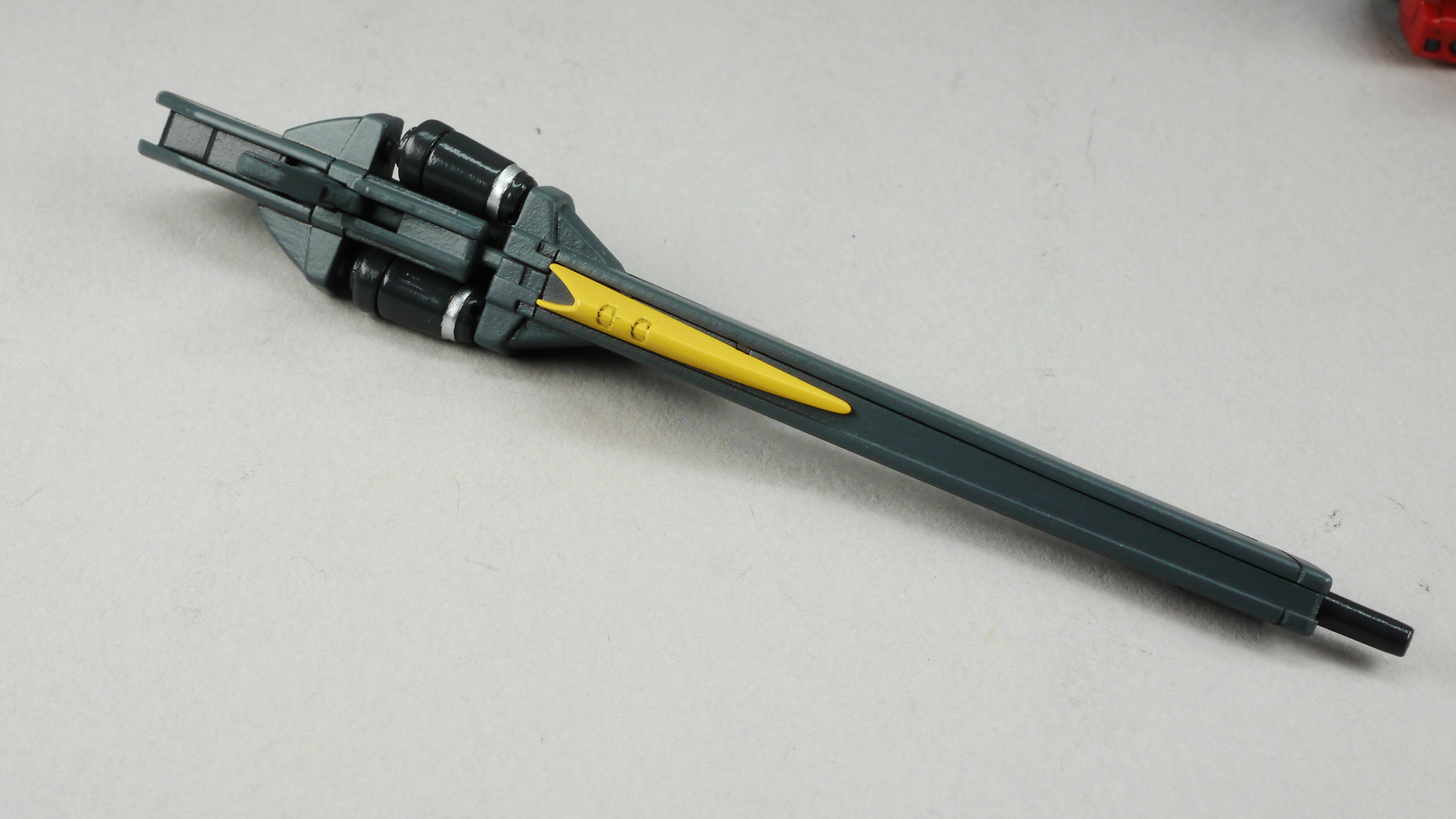 バスターライフル専用の握り手が用意されていますので保持力にも問題ありません