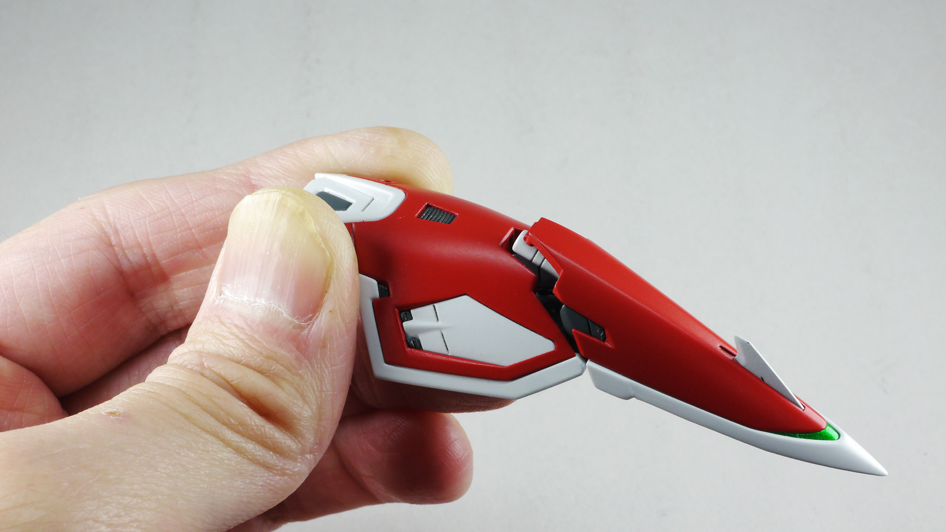 連動ギミックが楽しい！折り曲げ機構が新バード形態での“鳥”をさらに印象付ける頭部／クチバシのイメージを作りあげてくれます