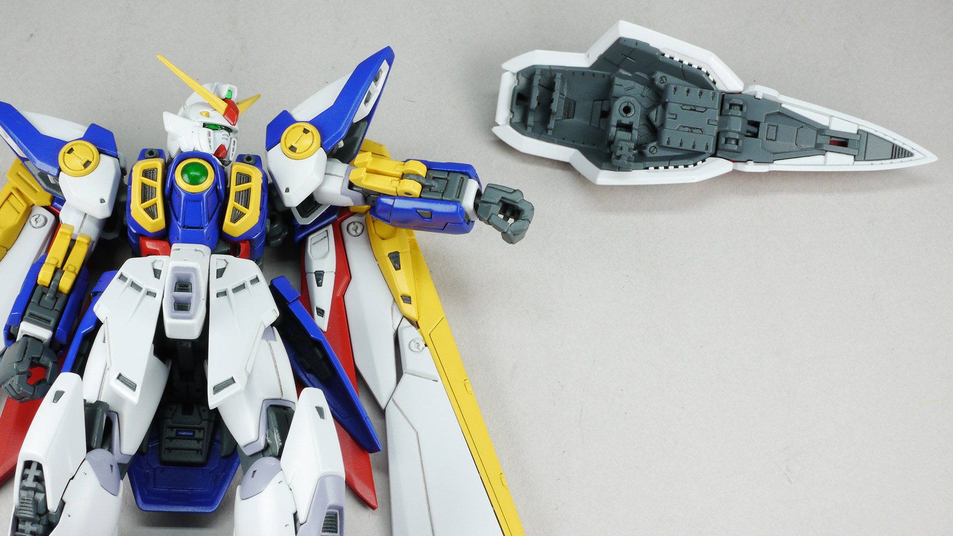 連動ギミックが楽しい！折り曲げ機構が新バード形態での“鳥”をさらに印象付ける頭部／クチバシのイメージを作りあげてくれます