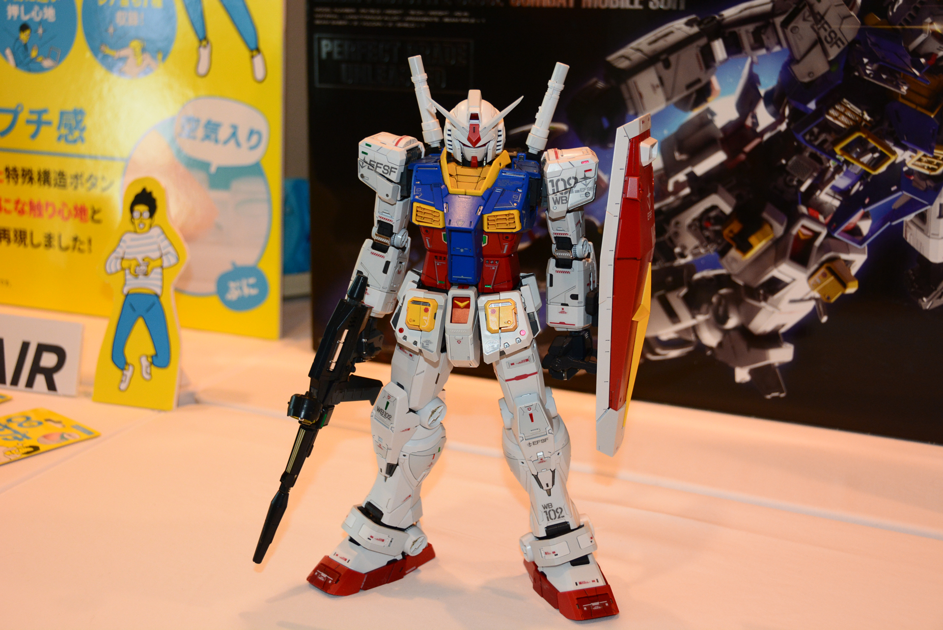 「PG UNLEASHED 1/60 RX-78-2 ガンダム」、2020年12月19日発売、価格は27,500円（税込）。これまでPGは上級者向けのイメージが強かったが、組みやすさを重視した本商品は、より幅広いユーザーへ訴求できたとのこと。また内部機構のみでしっかり組み上がるので、別のガンダムの外装を取り付ける素体に使ったりと、ガンプラユーザーの改造用モデルとしても人気を得ているという