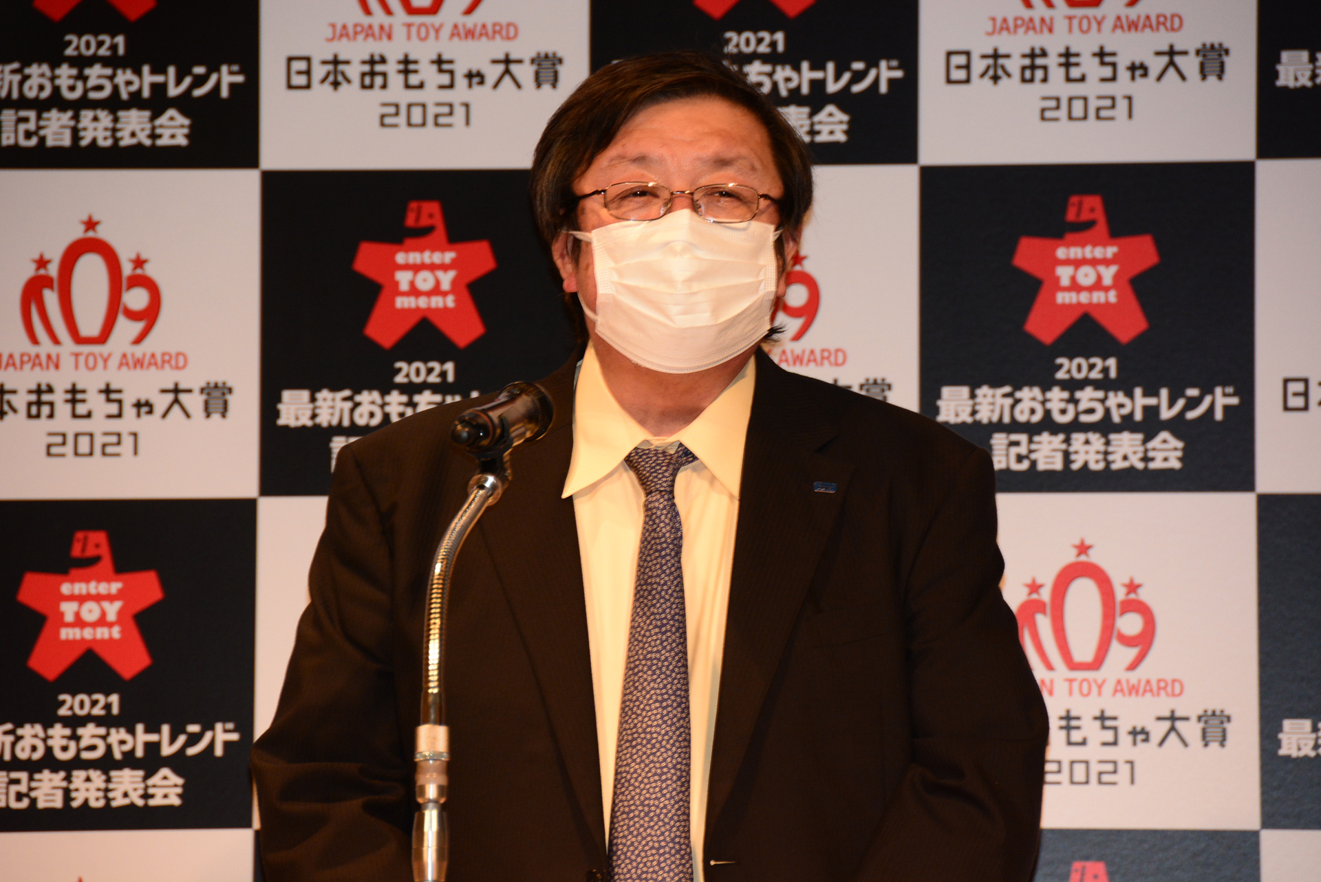 今の世の中で「玩具の必要性」を語る日本玩具協会会長の富山完太郎氏。玩具の持つ使命を考えさせられる