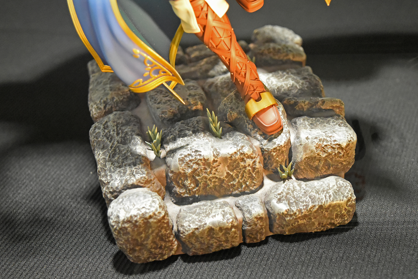 シミュレーションゲームでお馴染みの、マス目調の台座になっているのも面白い