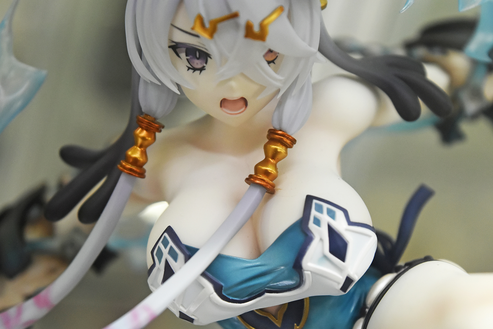 水着に収まりきっていない大きさ