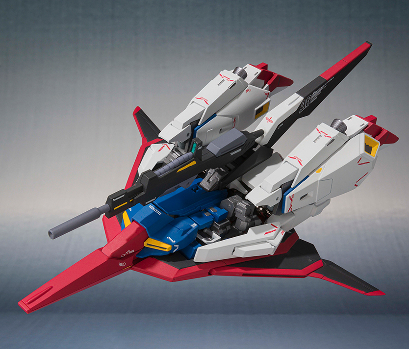 初代ガンダムとは全く異なるデザイン。そして、手足が長くスマートなZガンダムが飛行機のようなウェーブライダーに変形する。全く新しい“ガンダム像”が提示された