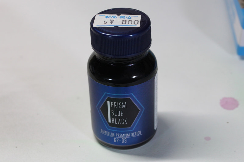 プリズムブルーブラック。これまではイベントなどで販売されていたものがついに一般販売！　発売後すぐに店頭からなくなってしまい、探し回って入手しました