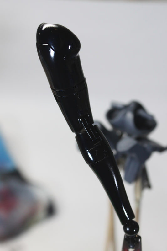 脚部全体を塗装。ツヤきらぁ～！　っといい感じ！