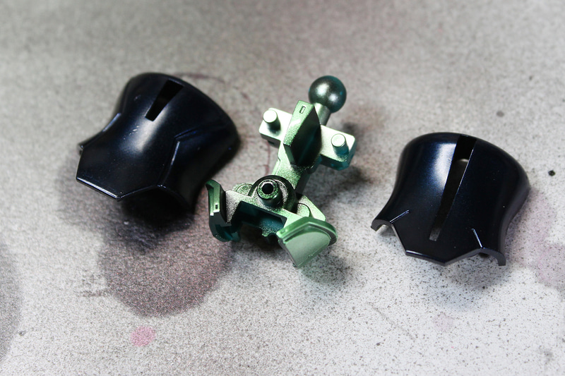 お楽しみの、ボディとメタリックグリーンの組み合わせ。