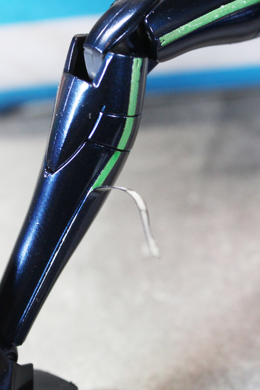 ピラーっと。メタリックグリーンのラインが現われました！