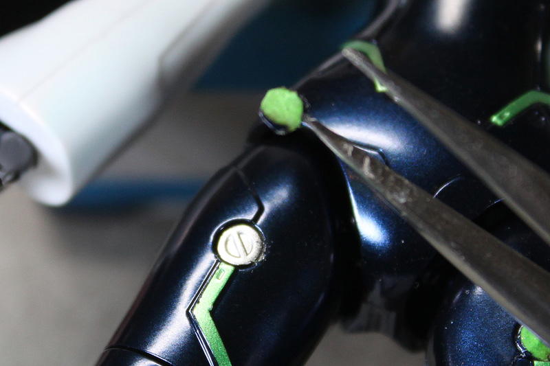 さいごに、円形に残しておいたシルバーを剥がせば、ご覧の通り。