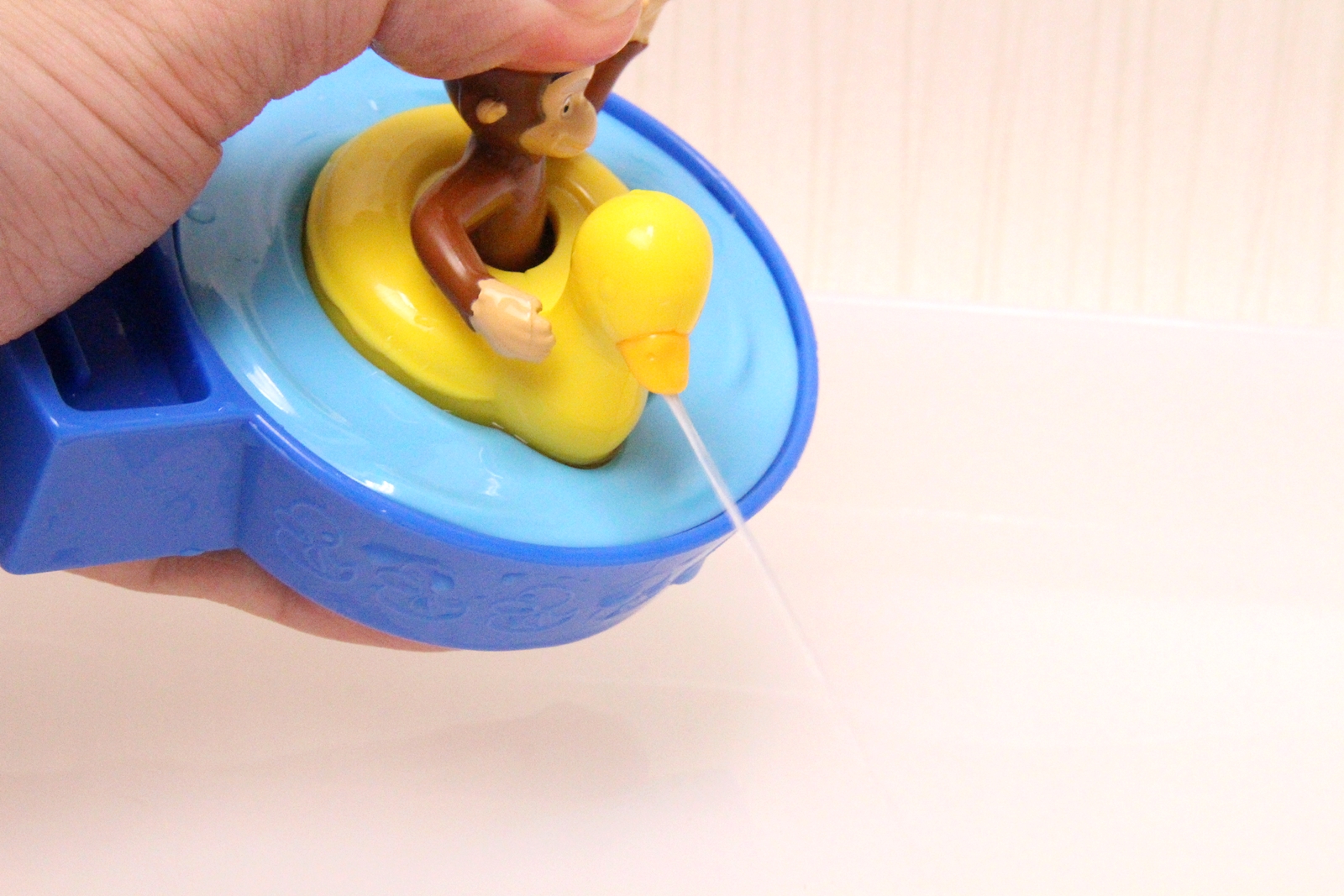 ジョージを押すと水が飛び出す