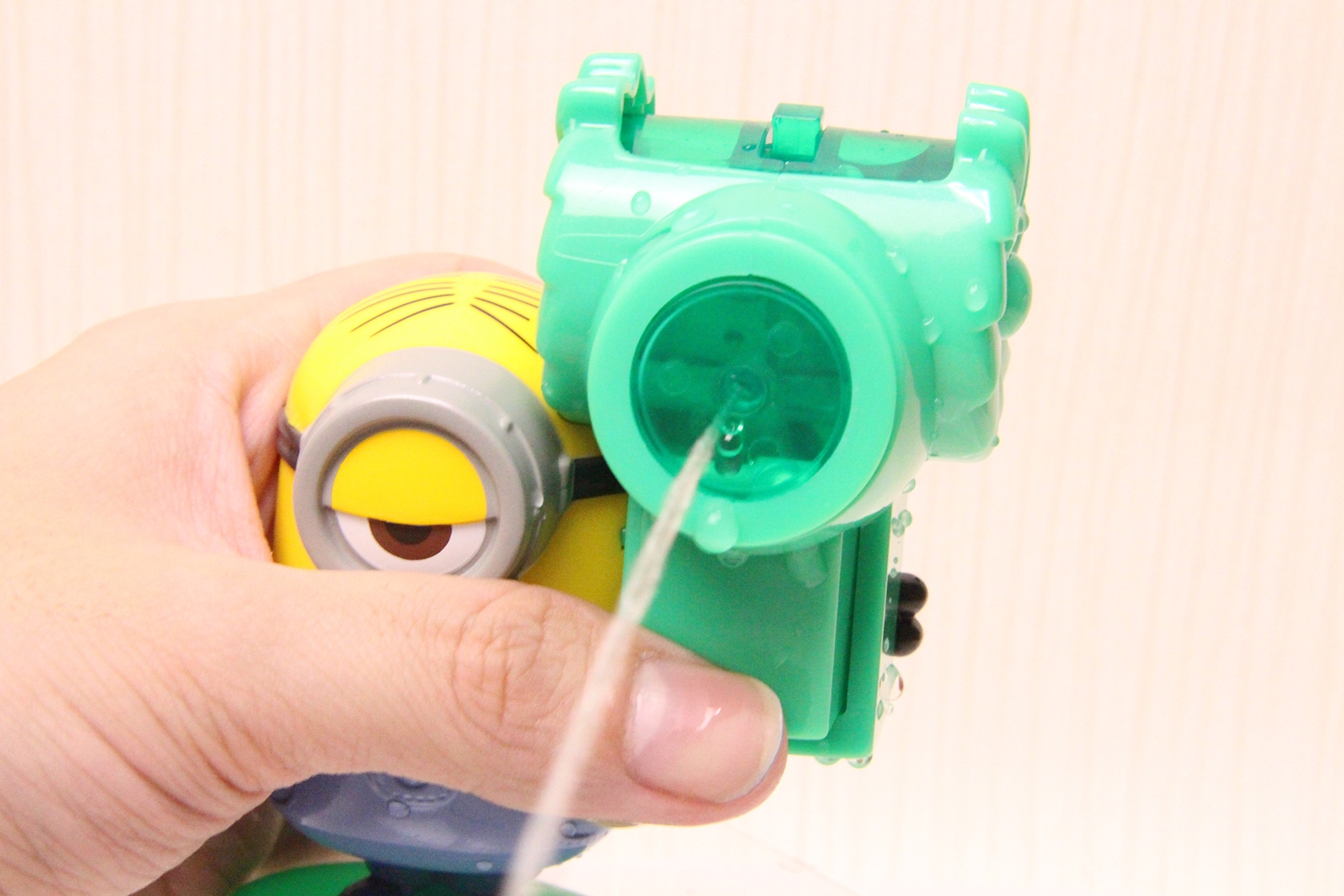 軽くボタンを押しただけでも勢いよく水が出る