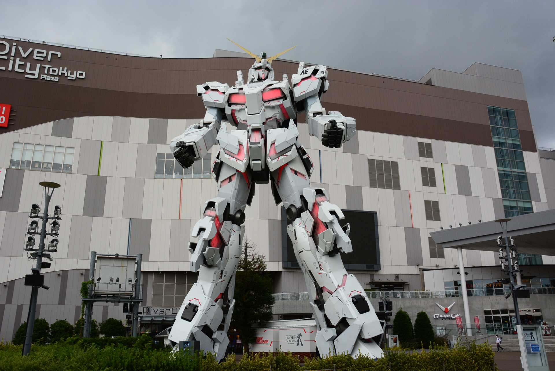 前半の謎はダイバーシティ2階とユニコーンガンダム周辺に隠されている。店舗を回ったり、食事をするのも楽しい