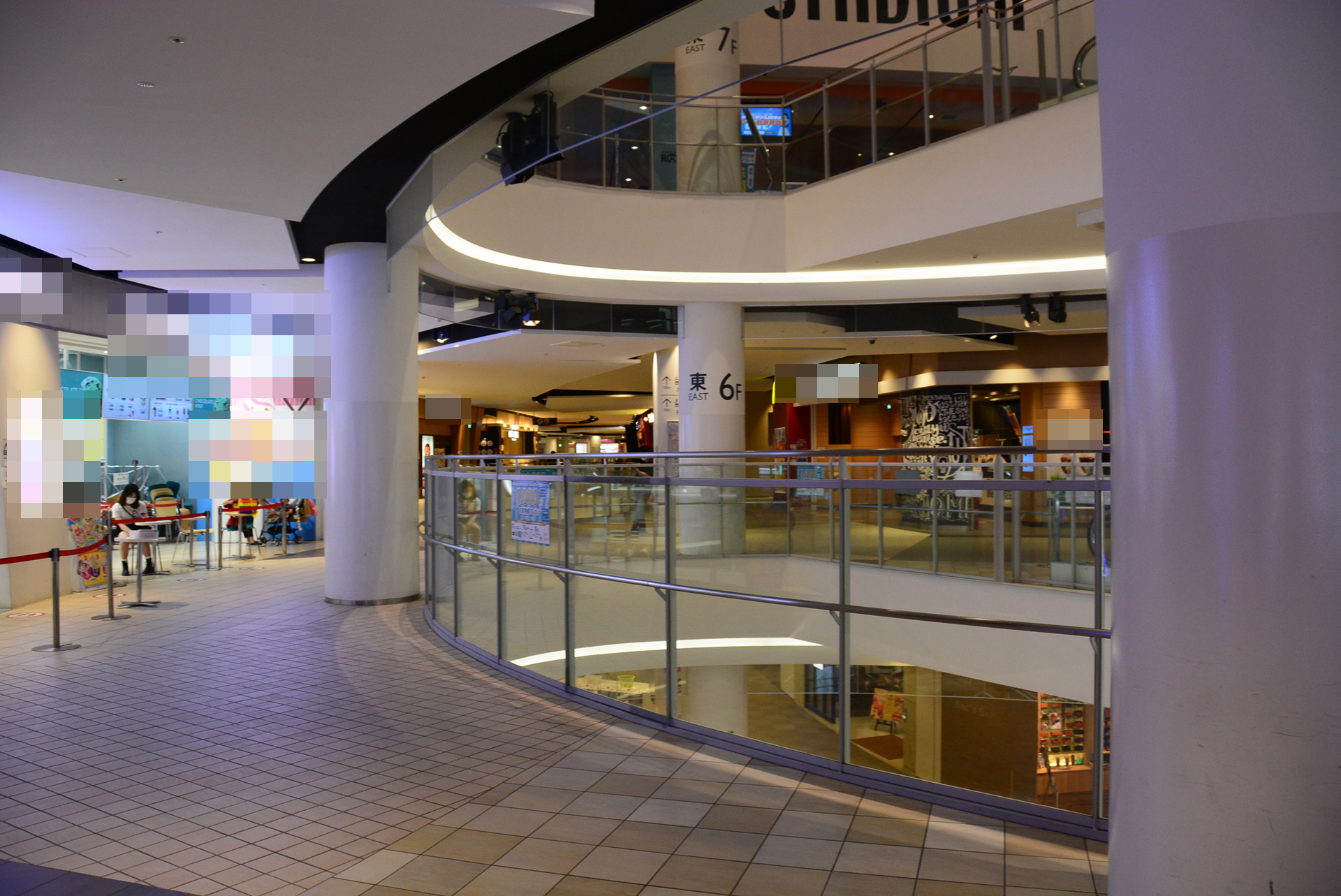 最後はダイバーシティ東京 プラザの6階と7階に隠されているヒントは“「THE GUNDAM BASE TOKYO」の動く赤い光”だ