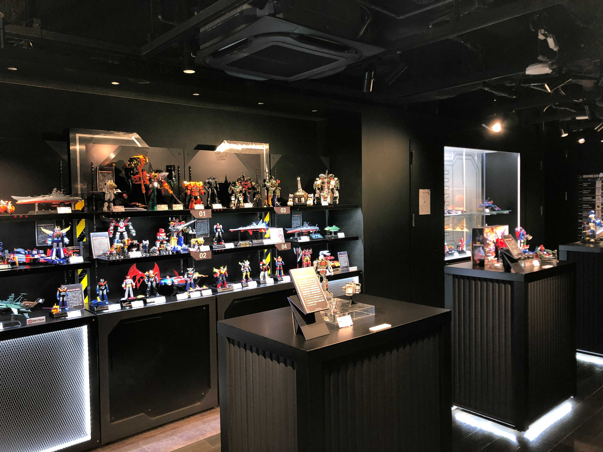 これまでの超合金魂を展示。1商品を複数展示しているものもあり、そのボリュームは圧倒的だ