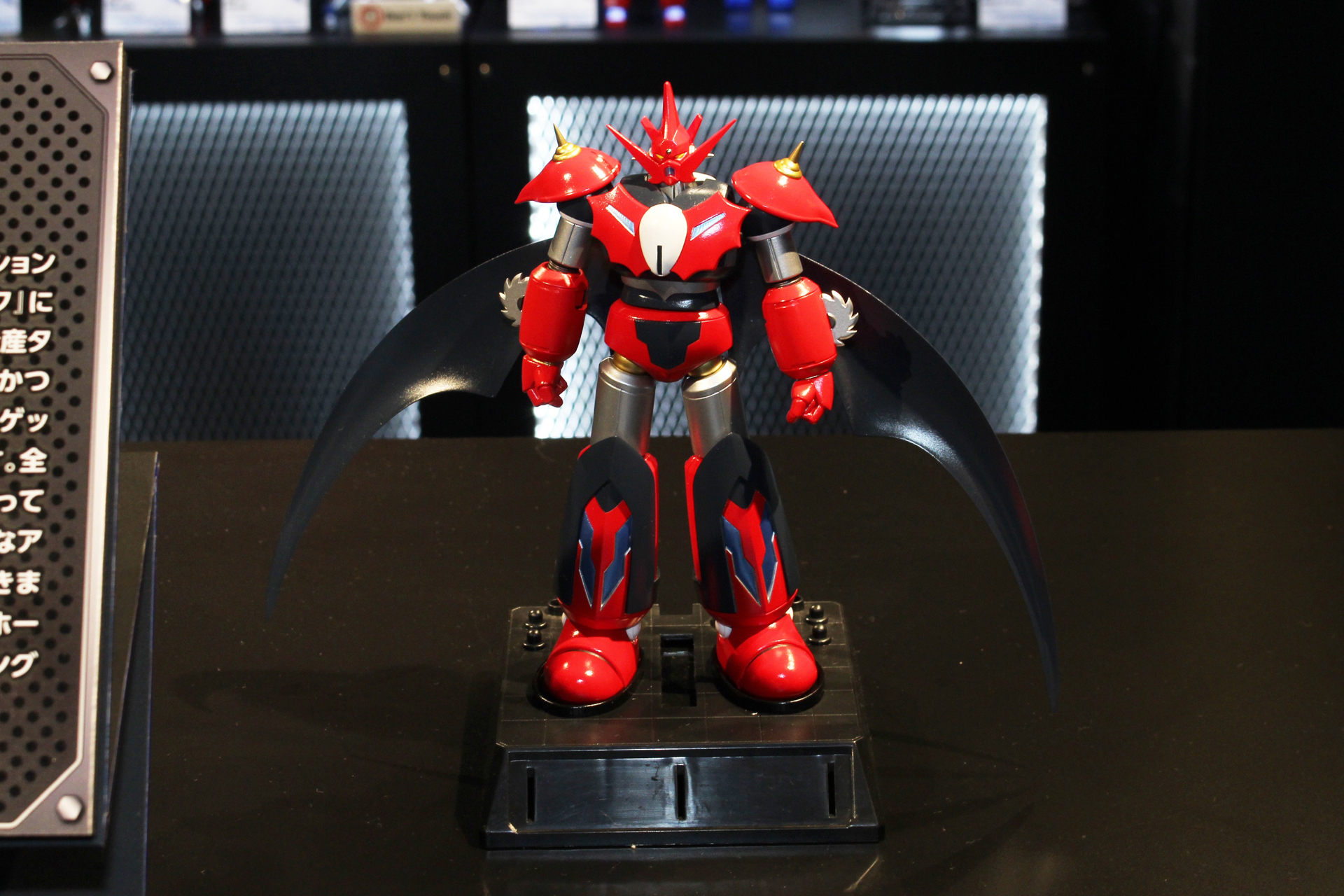 発表されたばかりの「GX-98 ゲッターD2」（プレミアムバンダイ限定/12月発送予定）と「GX-99 ゲッターアーク」（一般店頭発売/11月発売予定）もここで見られる