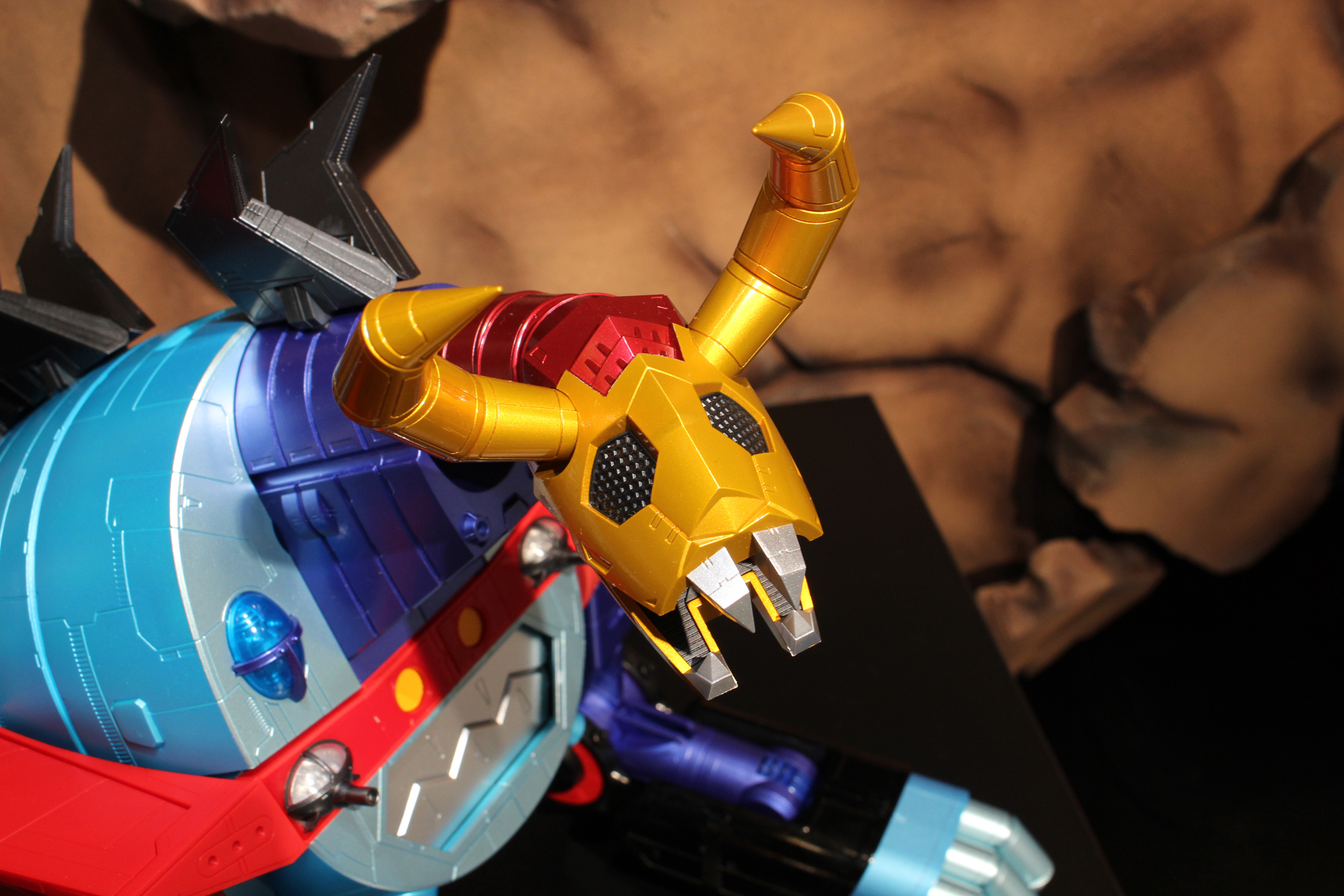 ガイキングの胸部メカが頭部となる。こちらは形状重視の頭部パーツで、変形させたパート3を取り付けることもできる