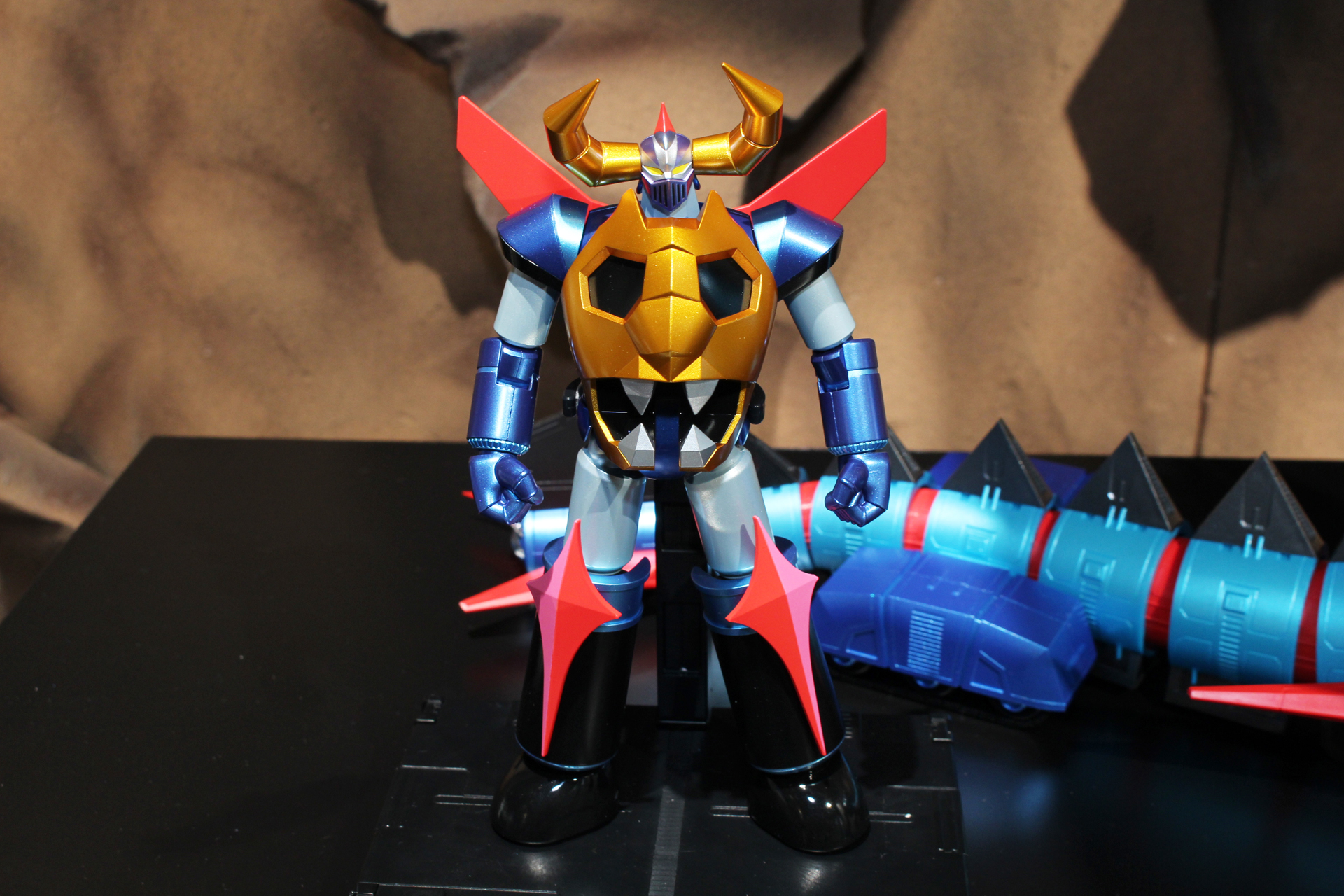 新規に造形されたガイキング。武装や頭部のバリエーションなどについてはまだ未定だ