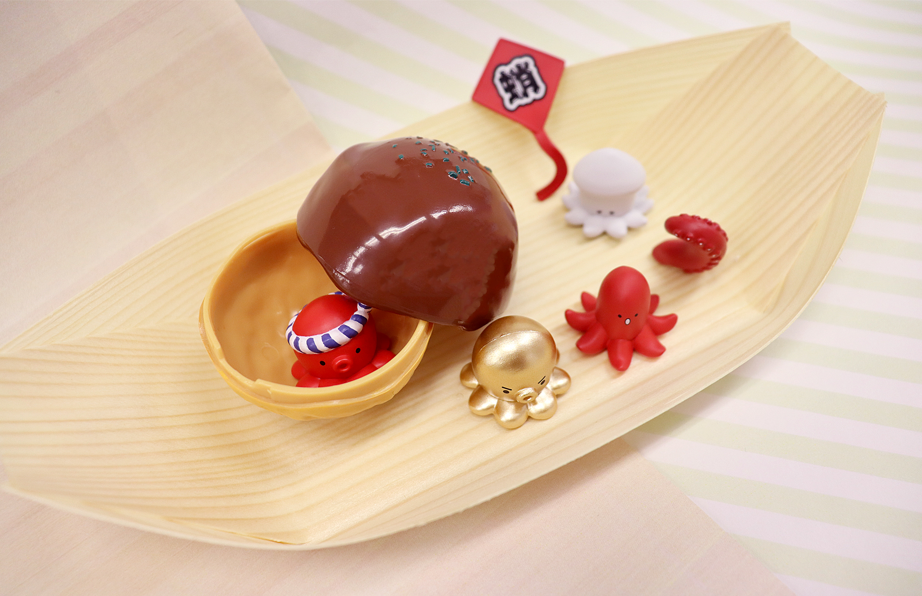 カプセルを開けるとユニークな具材が！