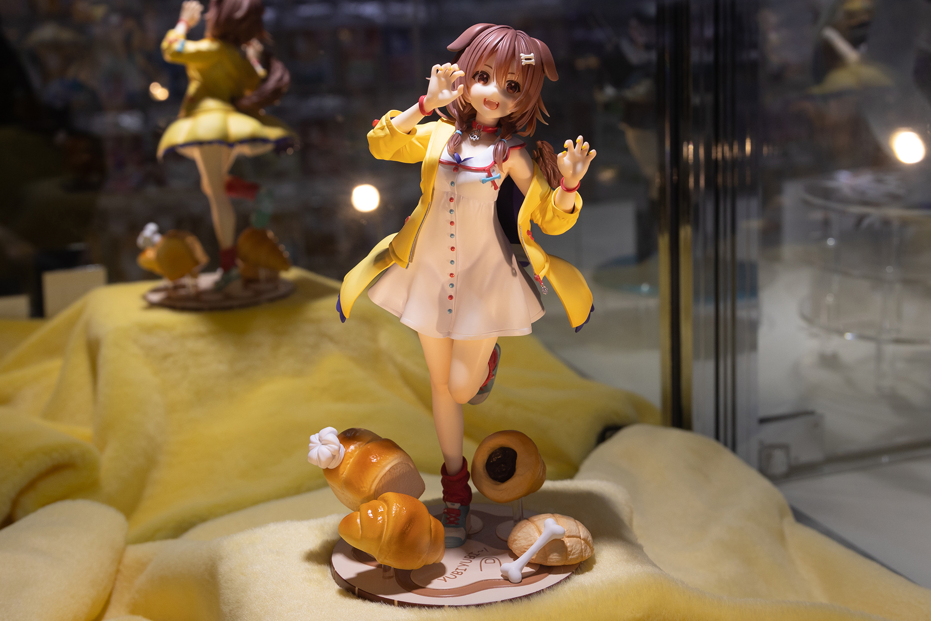 素材はPVCとABS。サイズは高さ約235mm×横約130mm×奥行き約120mmだ